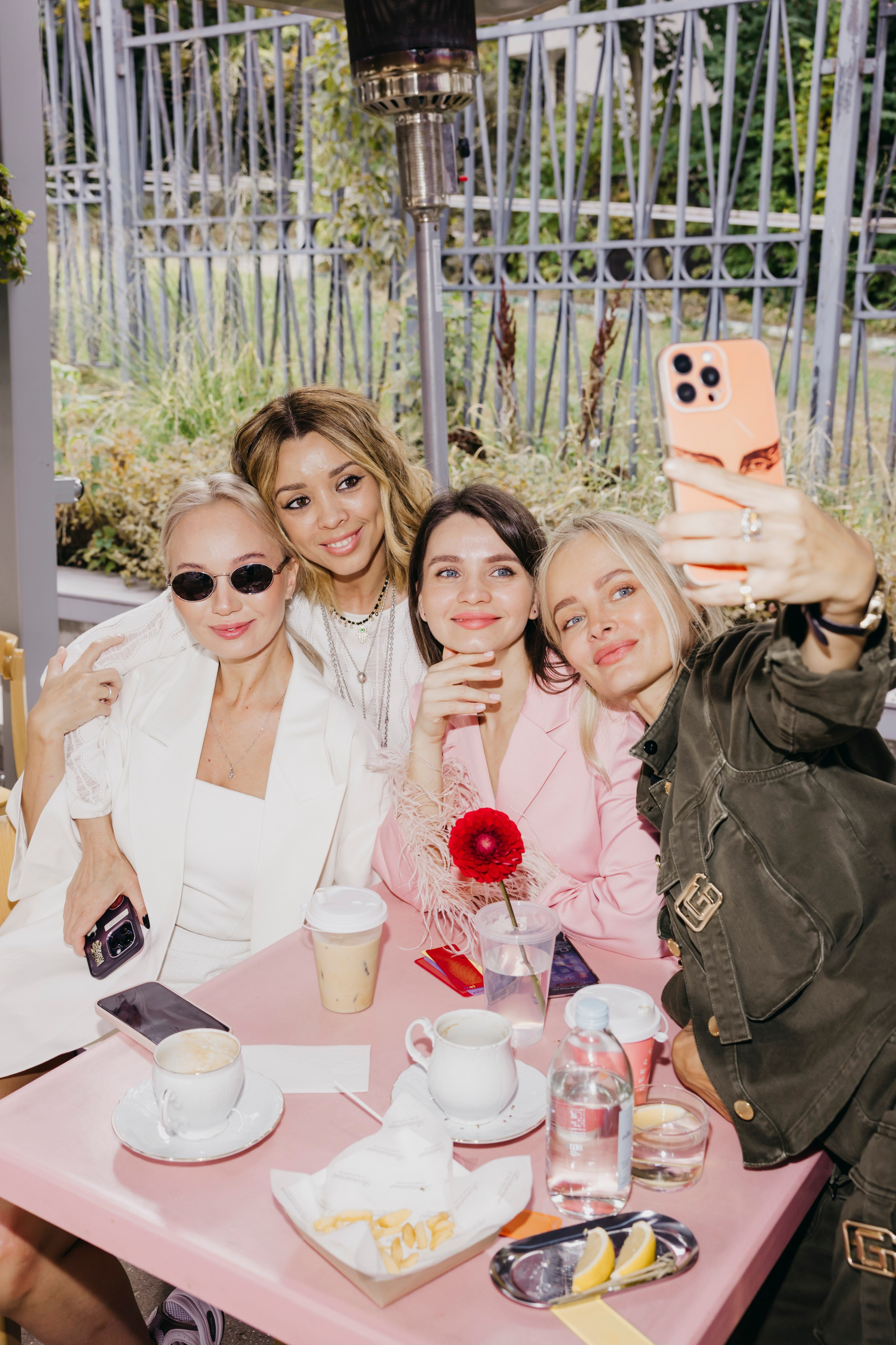 «Rebel» by «Molecule». «Птичка на проводе»: информационный портал в Москве