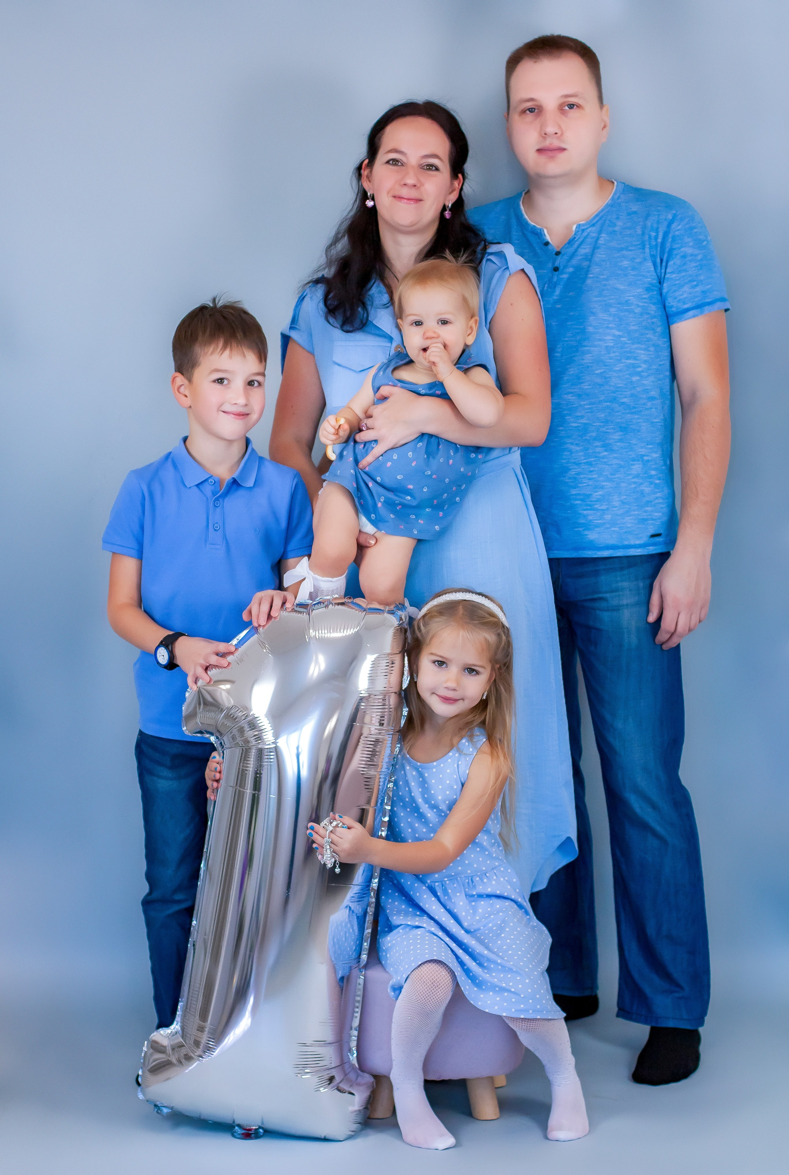 Семейная фотосессия Екатерины, Дмитрия, Ивана, Анны и Марии. Фотограф Люся Воробьева