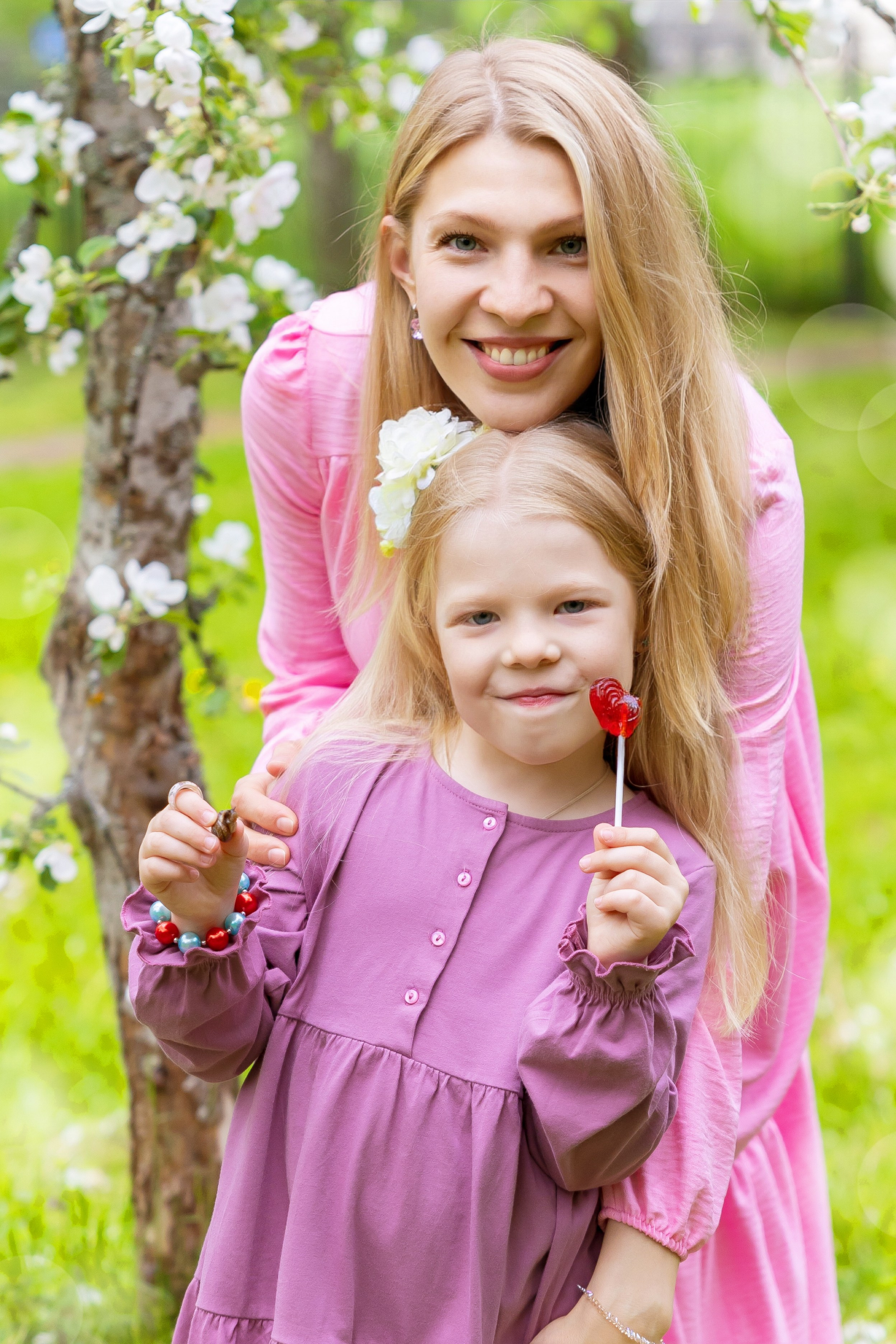 Съемка в цветущем саду. Фотограф Люся Воробьева