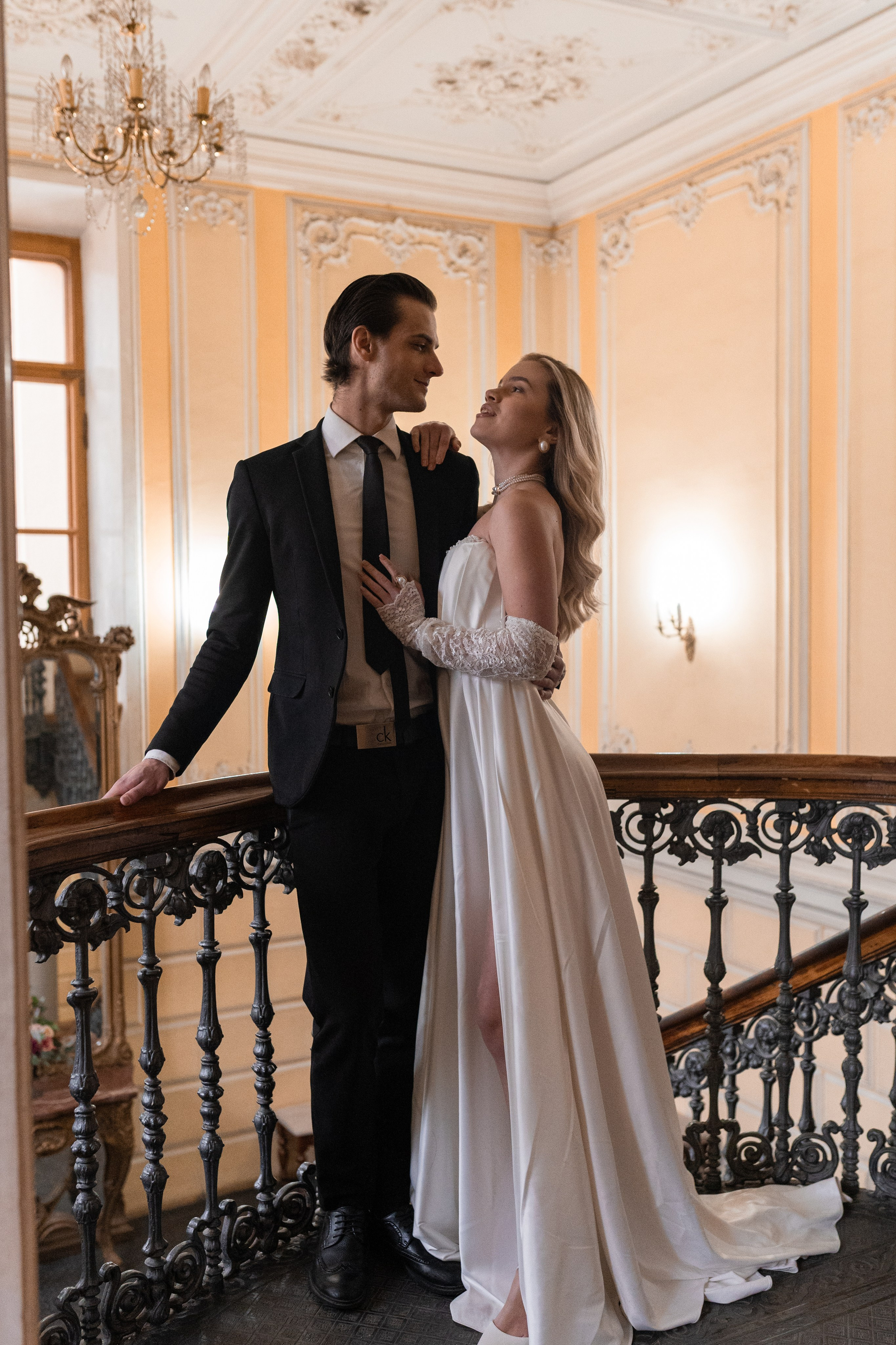 Свадебная фотосессия в Пушкинской библиотеке. Свадебный фотограф в Москве Анна Полушина