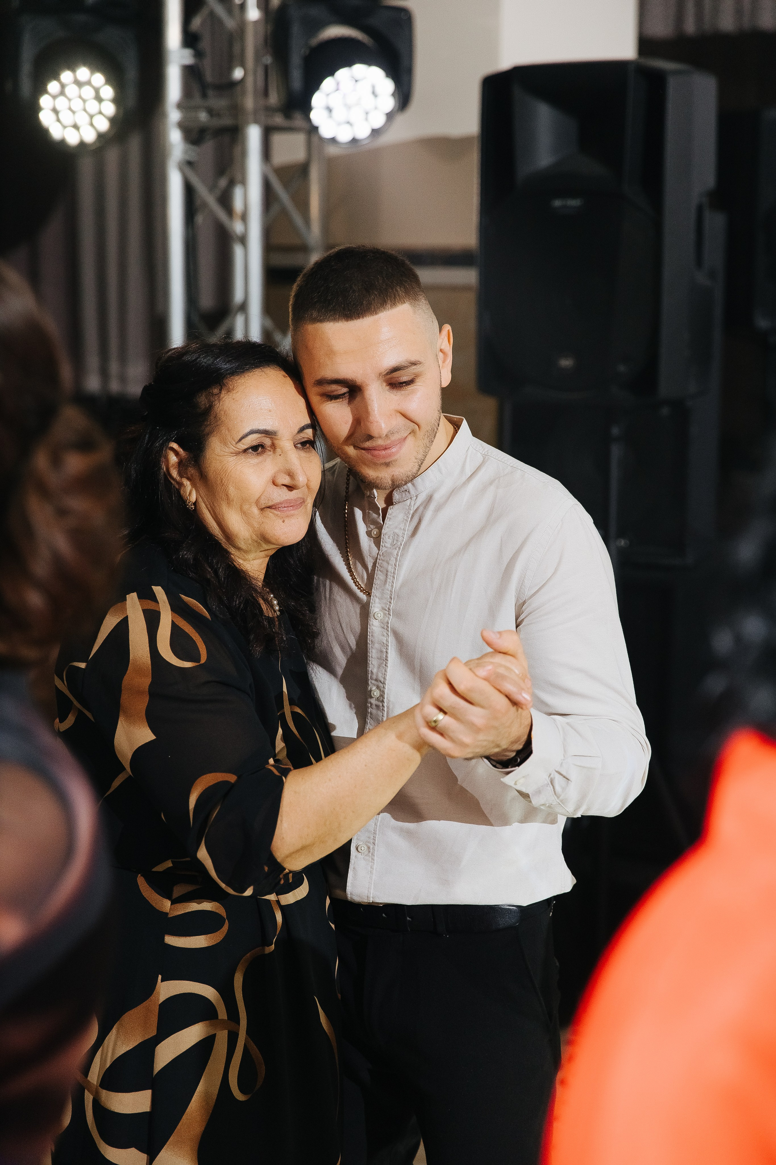 Ани и Назели. 35&5 День рождения, «Янтарь». Фотограф в Красноярске Надежда Воскресенская