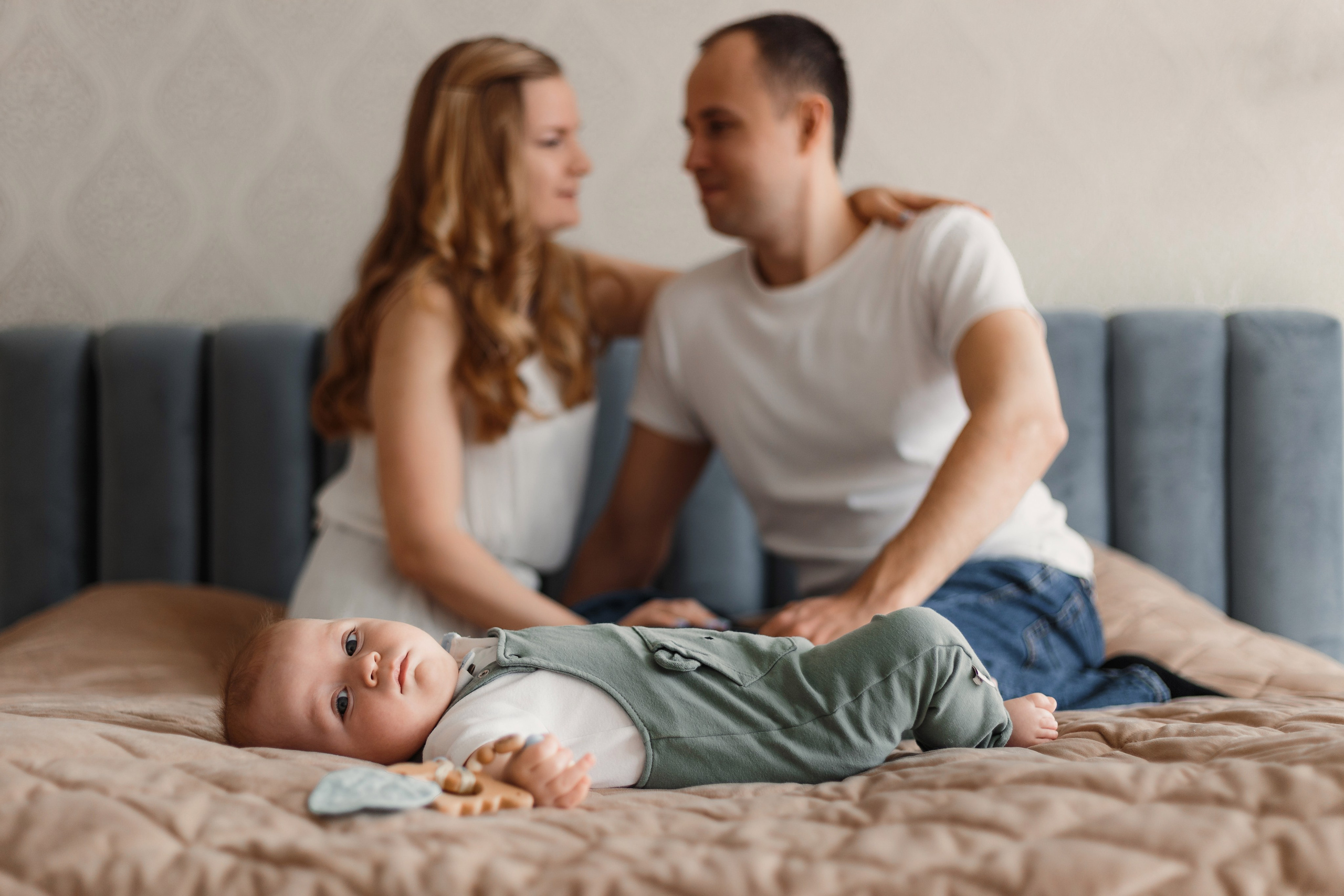 семейная съемка с на кровати