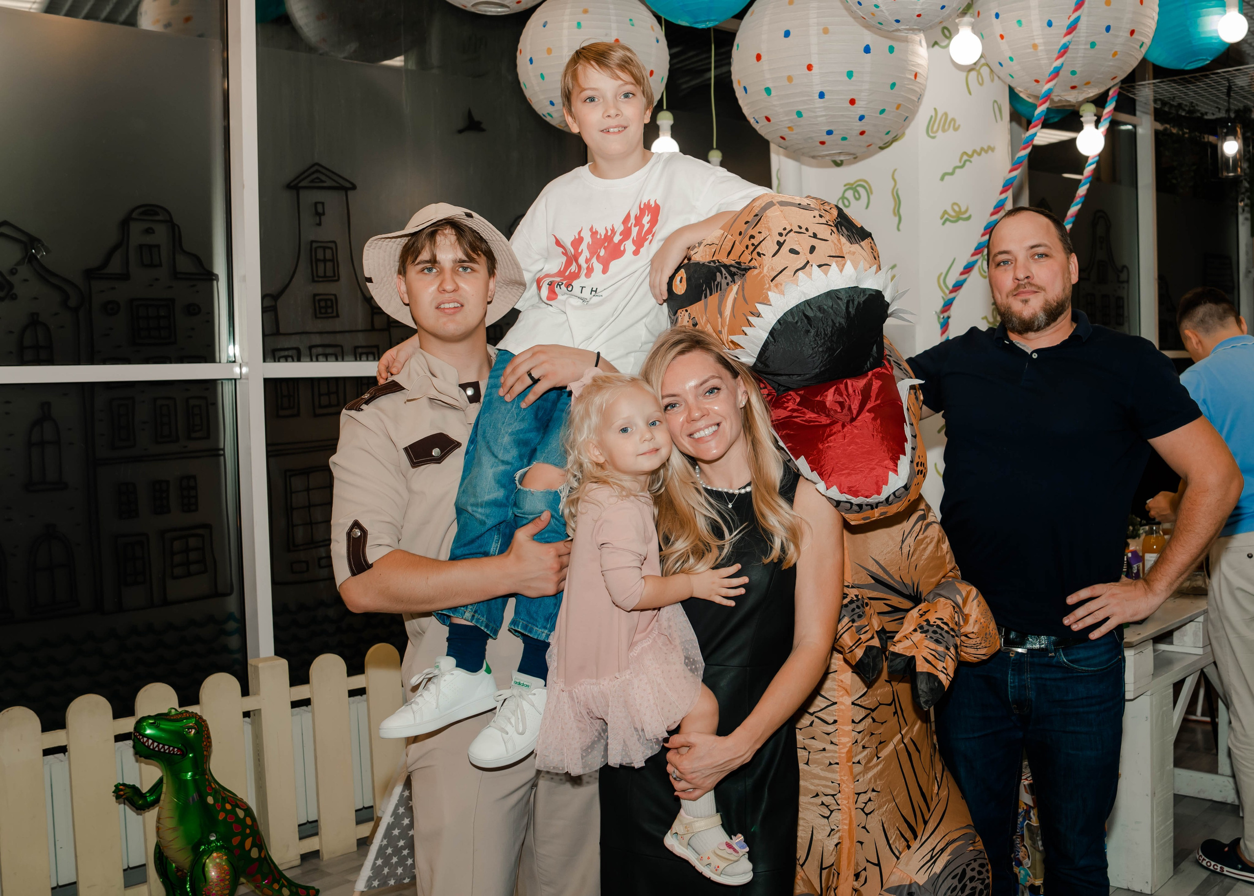 Грозный Тирекс. Крамер Юлиана детский и семейный фотограф