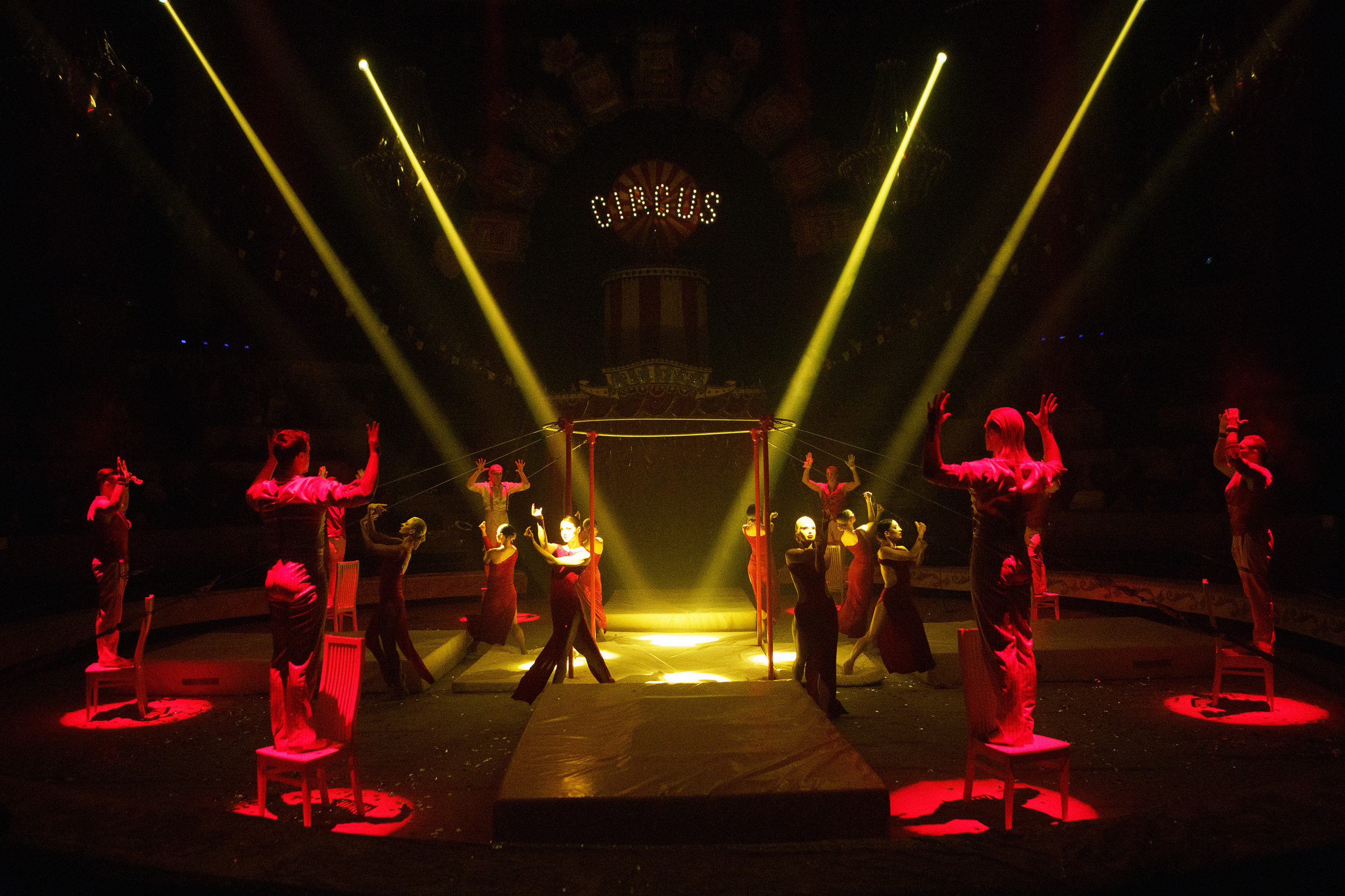 Грандиозный «БУРЛЕСК» Гии Эрадзе ВПЕРВЫЕ в Новосибирском цирке!. Фотомастерская Воробьевых