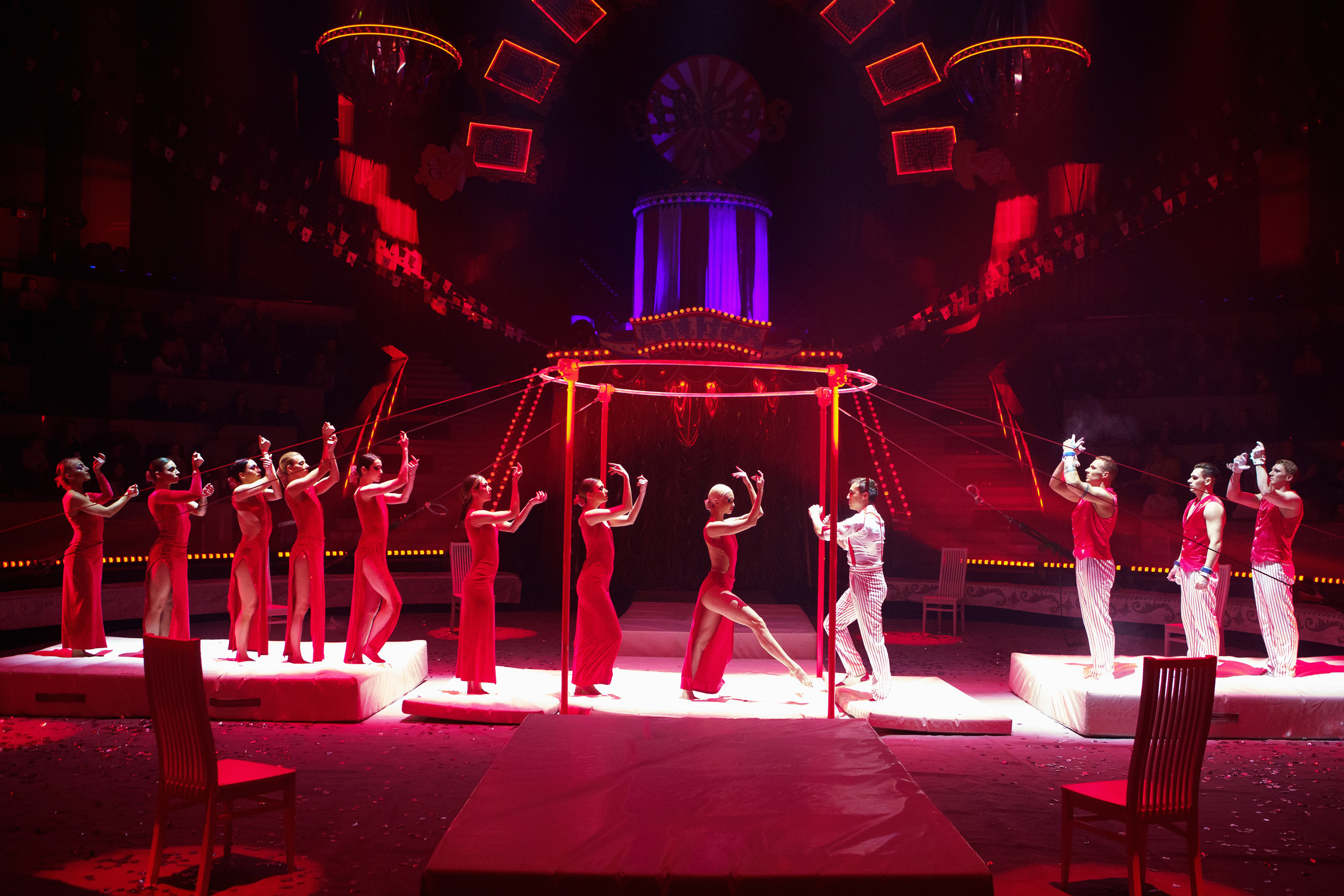 Грандиозный «БУРЛЕСК» Гии Эрадзе ВПЕРВЫЕ в Новосибирском цирке!. Фотомастерская Воробьевых