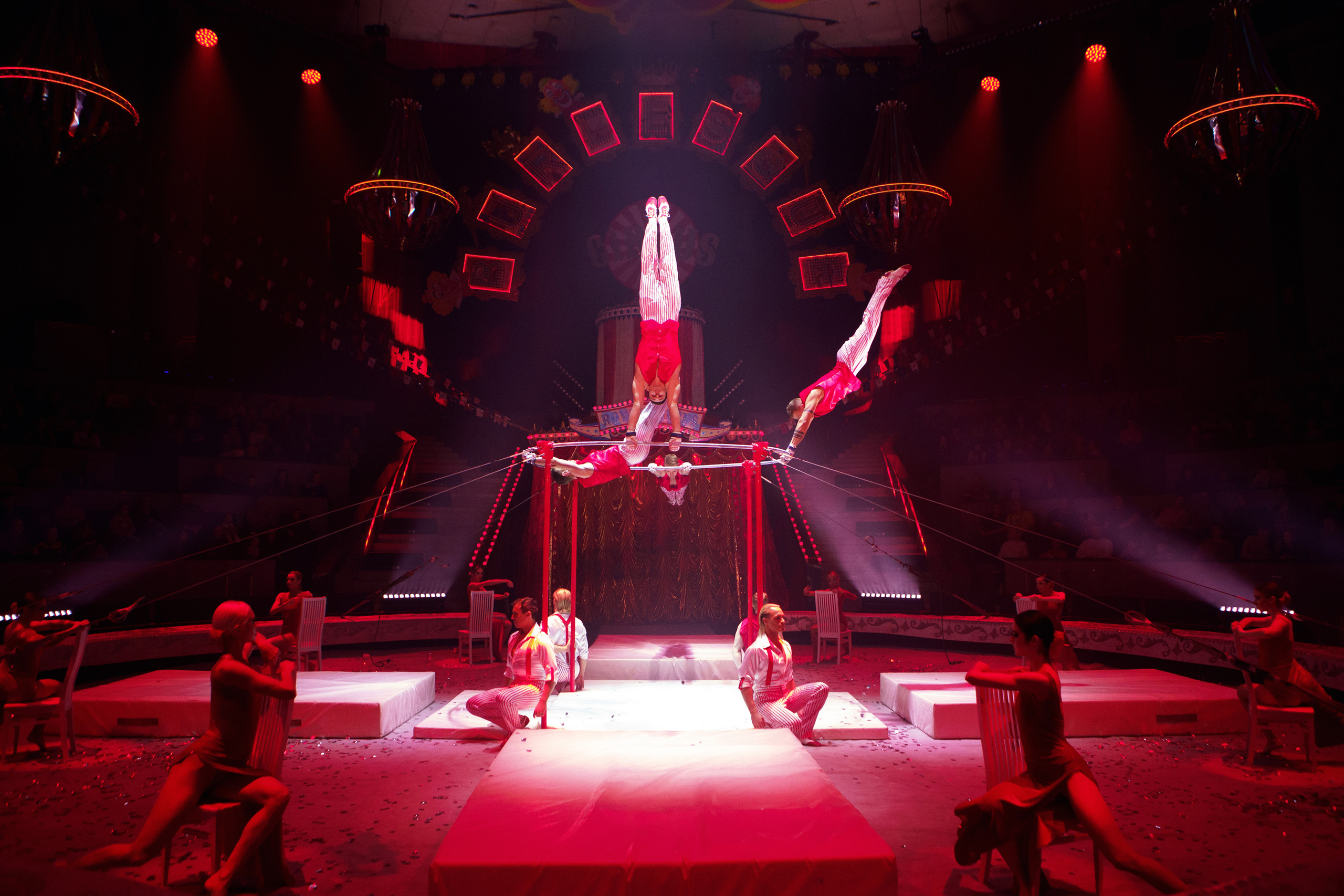 Грандиозный «БУРЛЕСК» Гии Эрадзе ВПЕРВЫЕ в Новосибирском цирке!. Фотомастерская Воробьевых