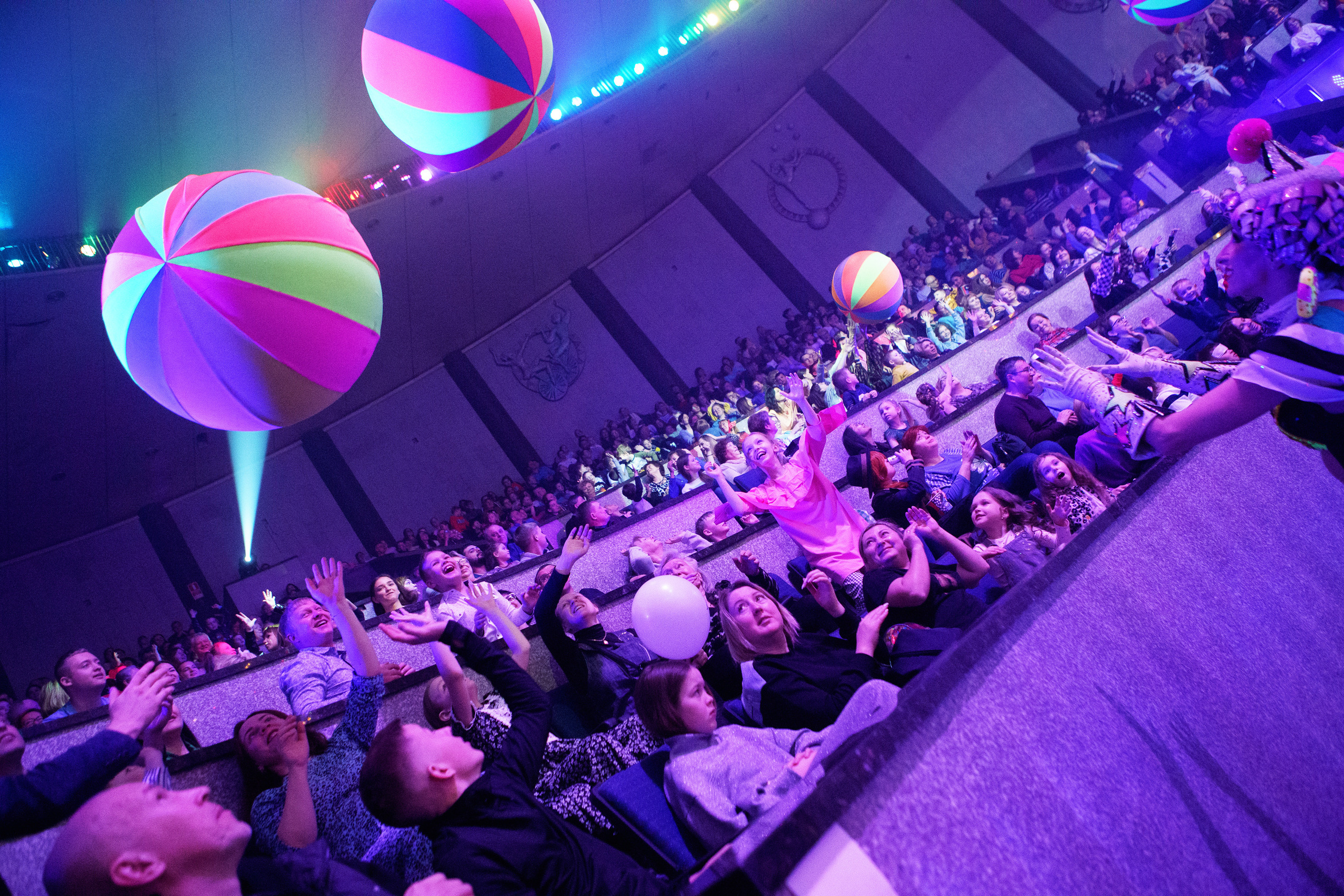 Грандиозный «БУРЛЕСК» Гии Эрадзе ВПЕРВЫЕ в Новосибирском цирке!. Фотомастерская Воробьевых