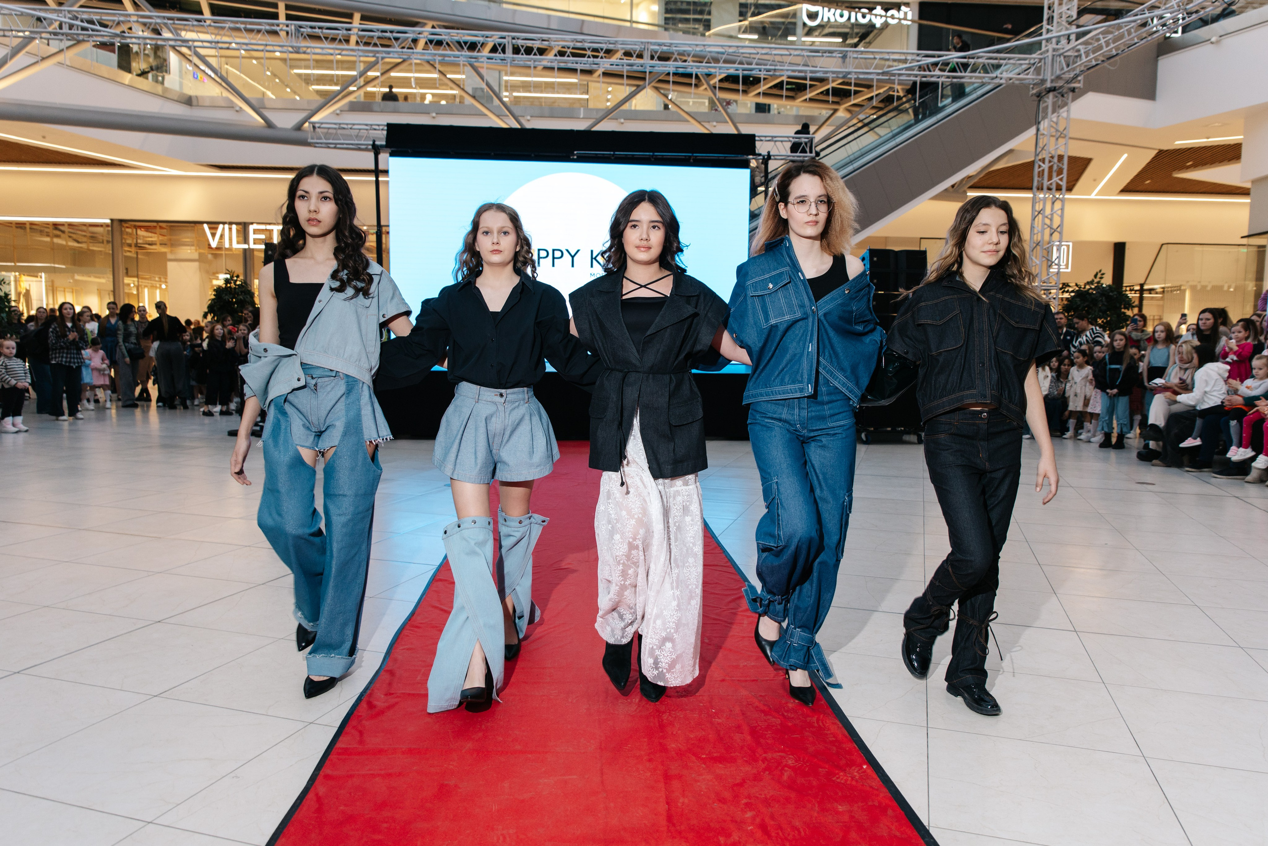 Показ HAPPY KIDS. Анна Таркина