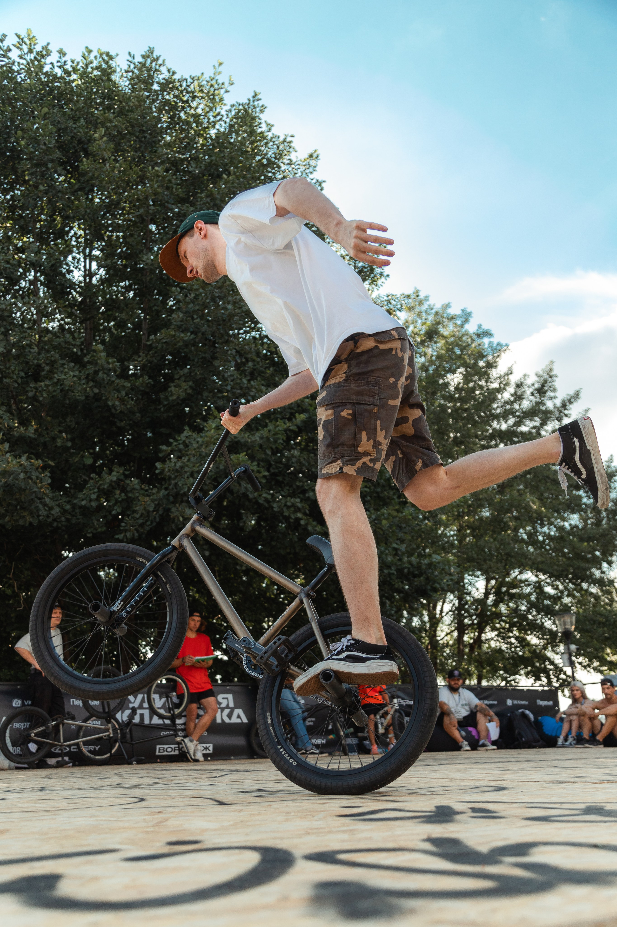 Уличная классика 2023. Портретный и репортажный фотограф в Воронеже: Анастасия Пузикова