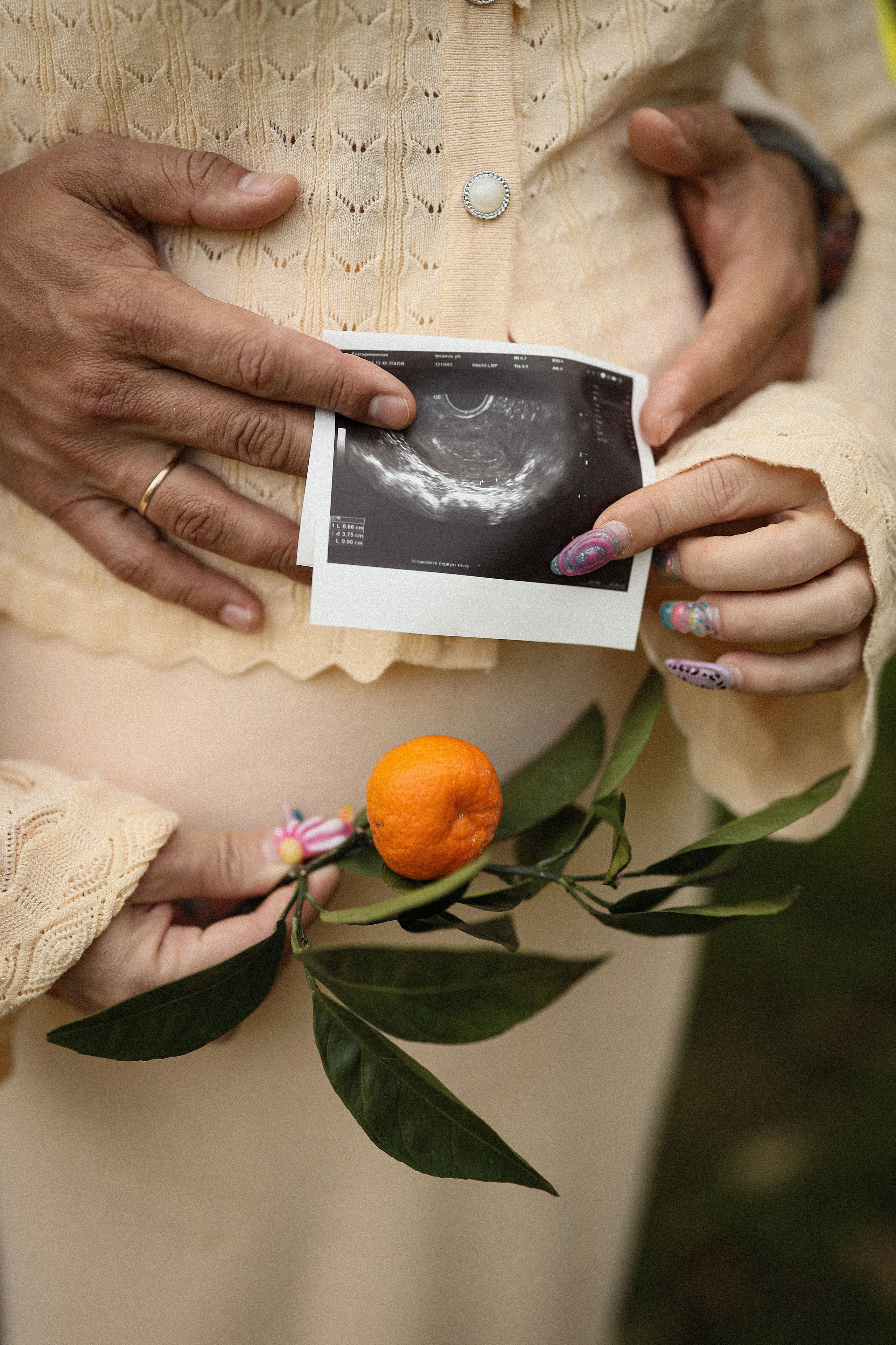 Семейная фотосессия в мандариновом саду Абхазии. Свадебный и семейный фотограф в Абхазии Жанна Соснина
