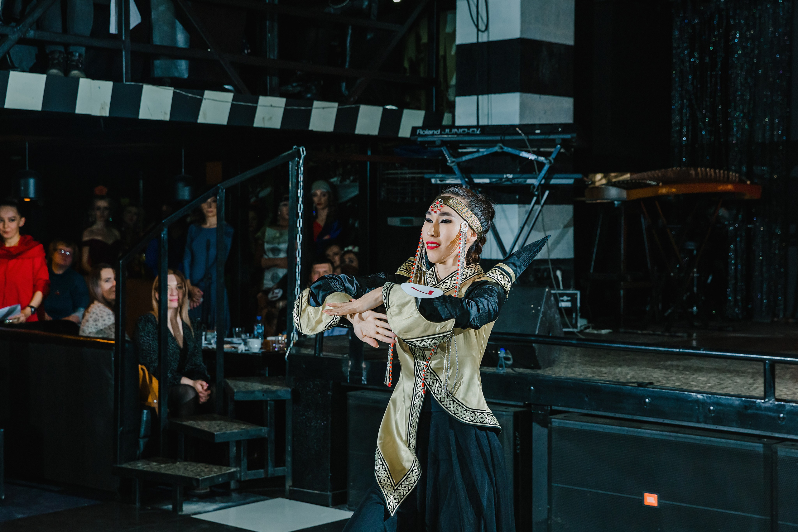 Шоу Талантов Миссис Бурятия. Фотограф и видеограф в Улан-Удэ: Аюна Габагуева и Артём Шаханов