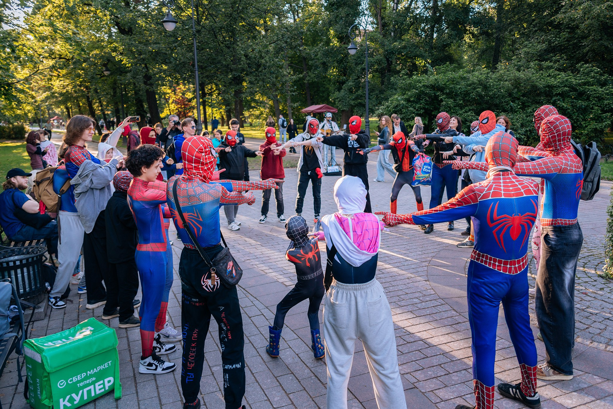 Встреча Человеков Пауков. Август 26. Репортажный фотограф в Санкт-Петербурге Анастасия Клёпова