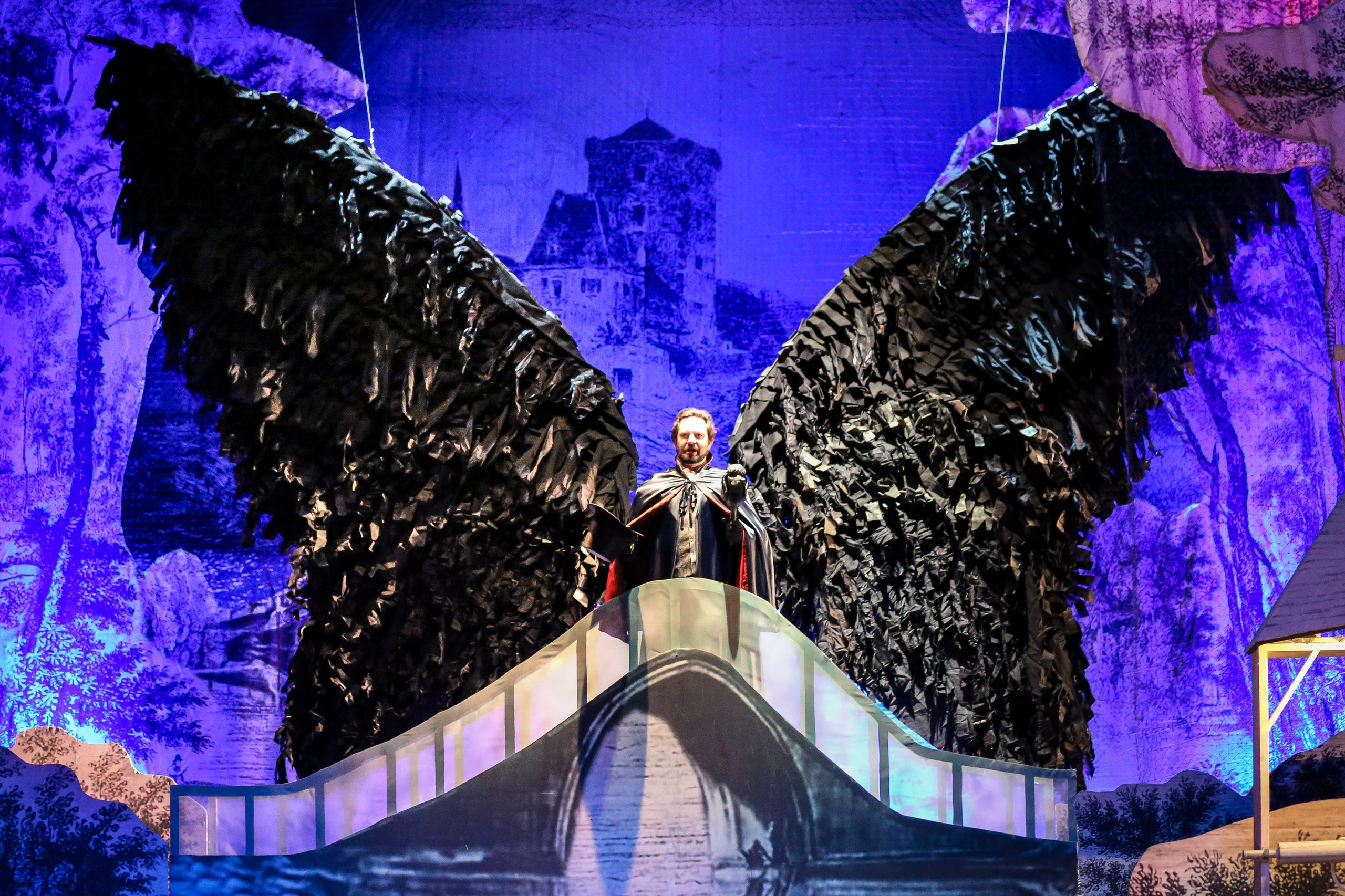 Сатана там правит бал: «Фауст» Гуно в Новой опере. Дарья Письменюк / Darya Leitstern — фотограф, музыкант, журналист, путешественник