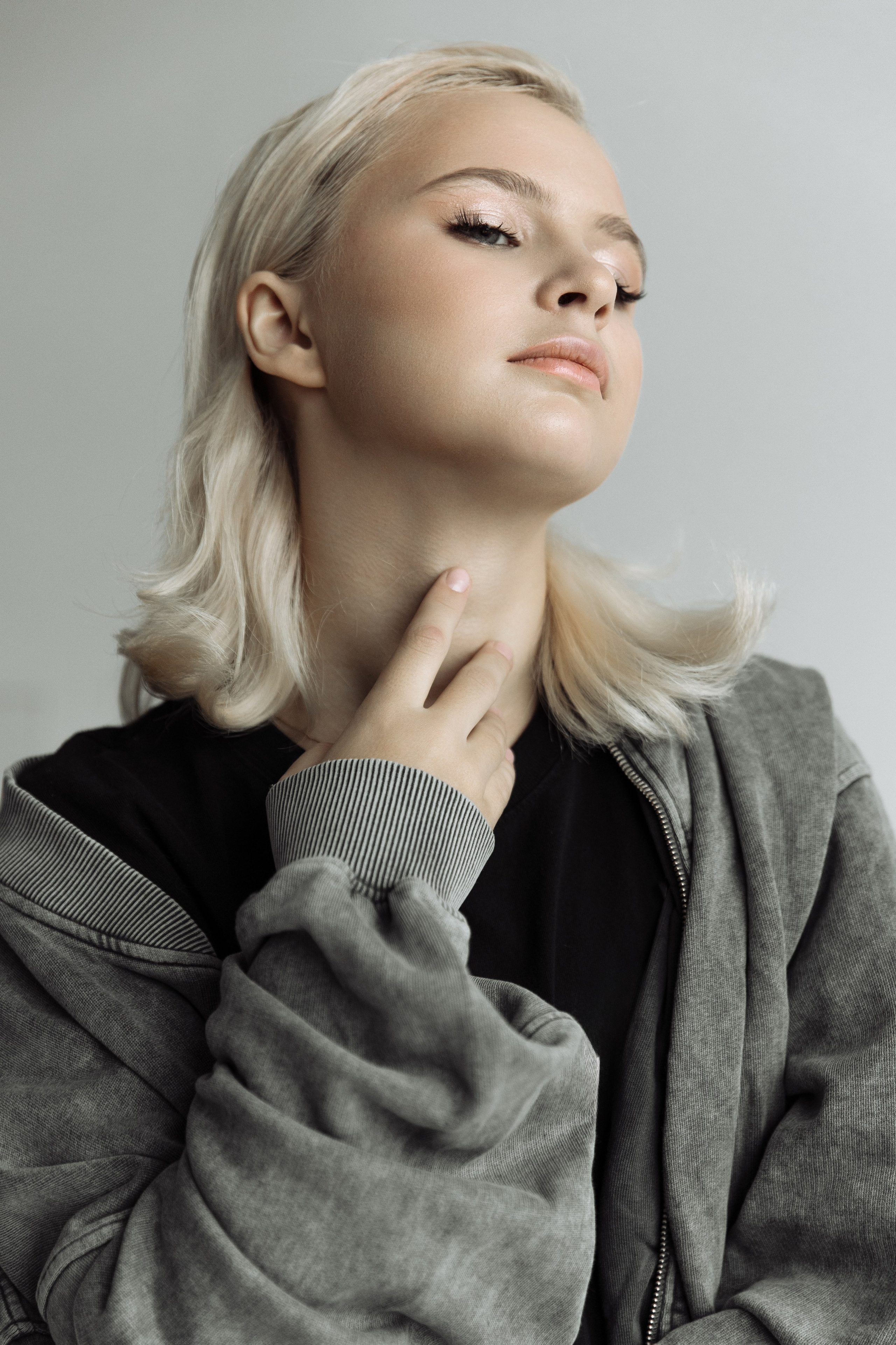 Фотосъемка Евы Демидовой в студии на белом фоне. Санкт-Петербург. Ева Демидова. Спортсмен по конкуру в Санкт-Петербуре