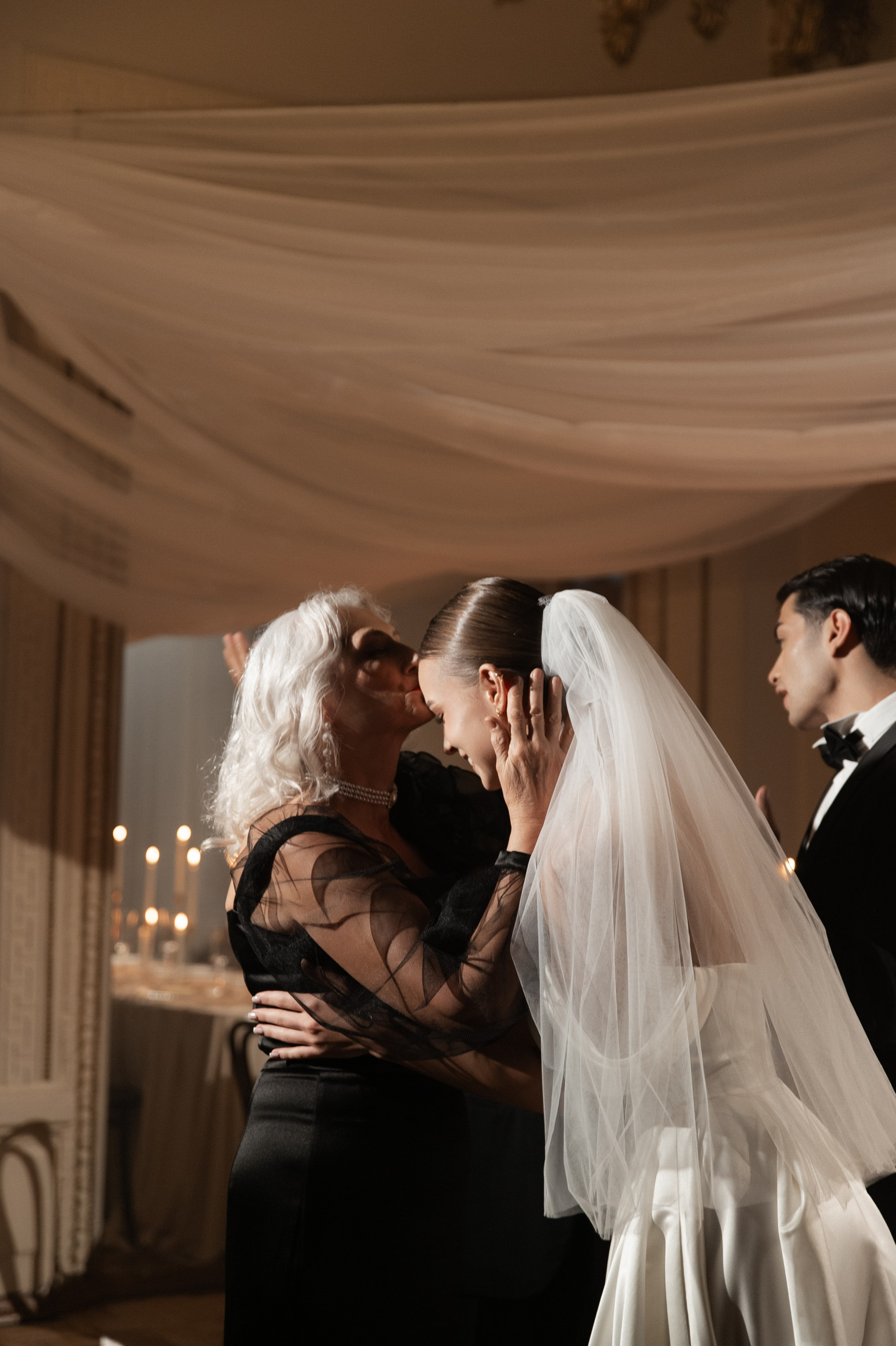 Камерный свадебный ужин при свечах в старинном особняке в фотостудии 21. Kult. Ярослава Ерина — свадебный фотограф в Москве