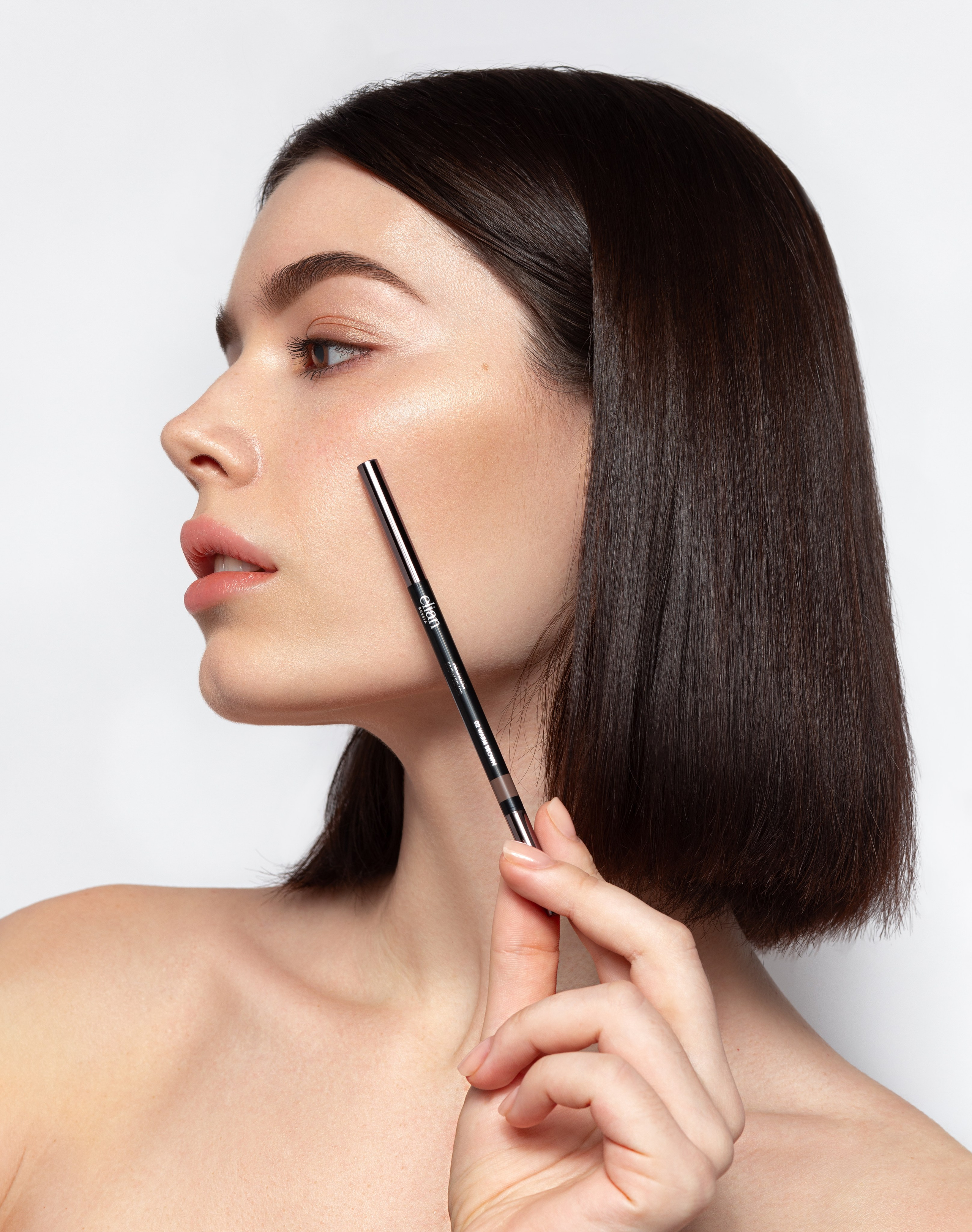 Изображение продукта с моделью в кадре (тело, руки, лицо, волосы и тд). Рекламный фотограф Ксения Вершинина | Москва