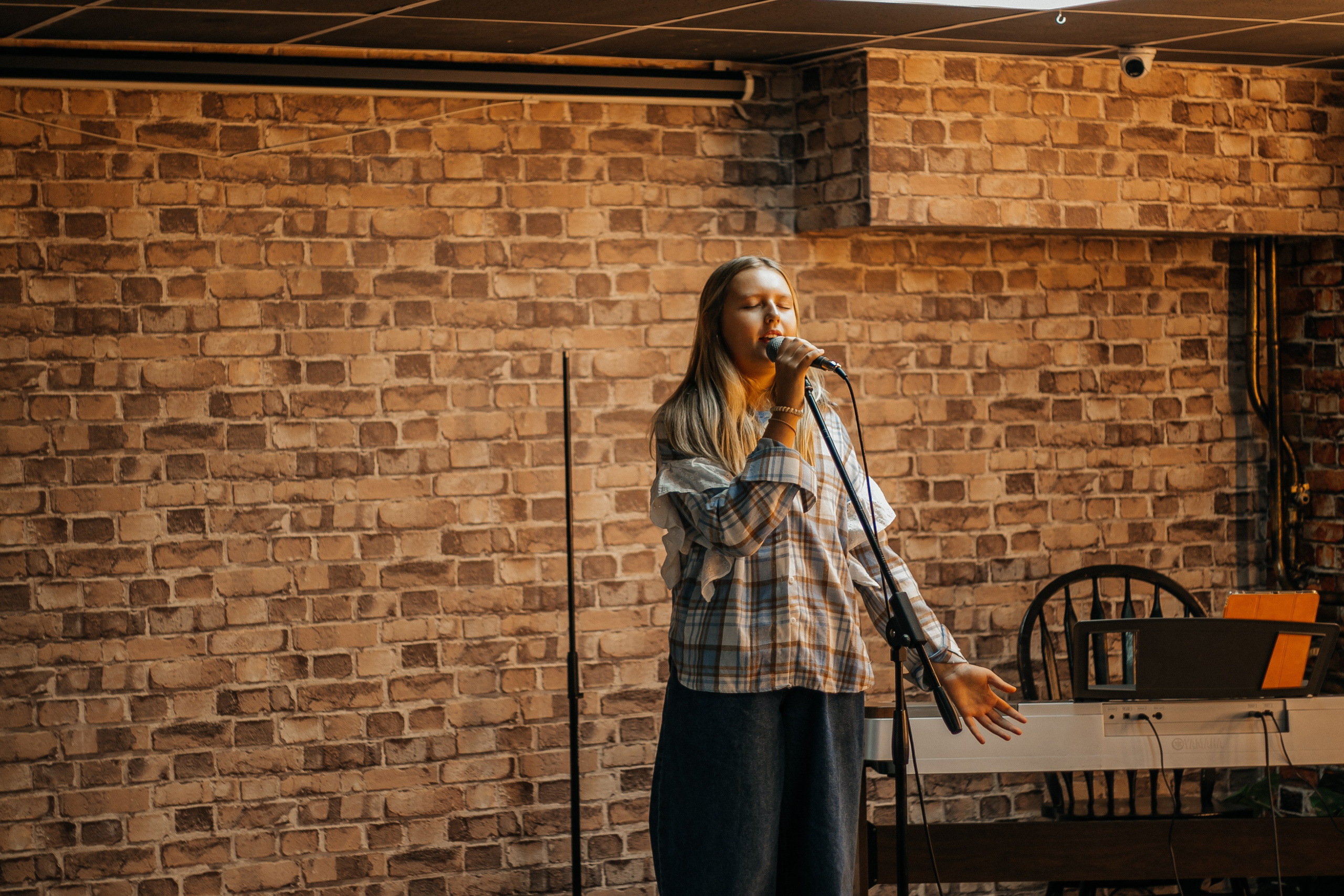 Отчетный концерт студентов вокального тренера Ксении Юрецкой 21.10.2023. Свадебный и семейный фотограф в Нижневартовске Татьяна Мартынова