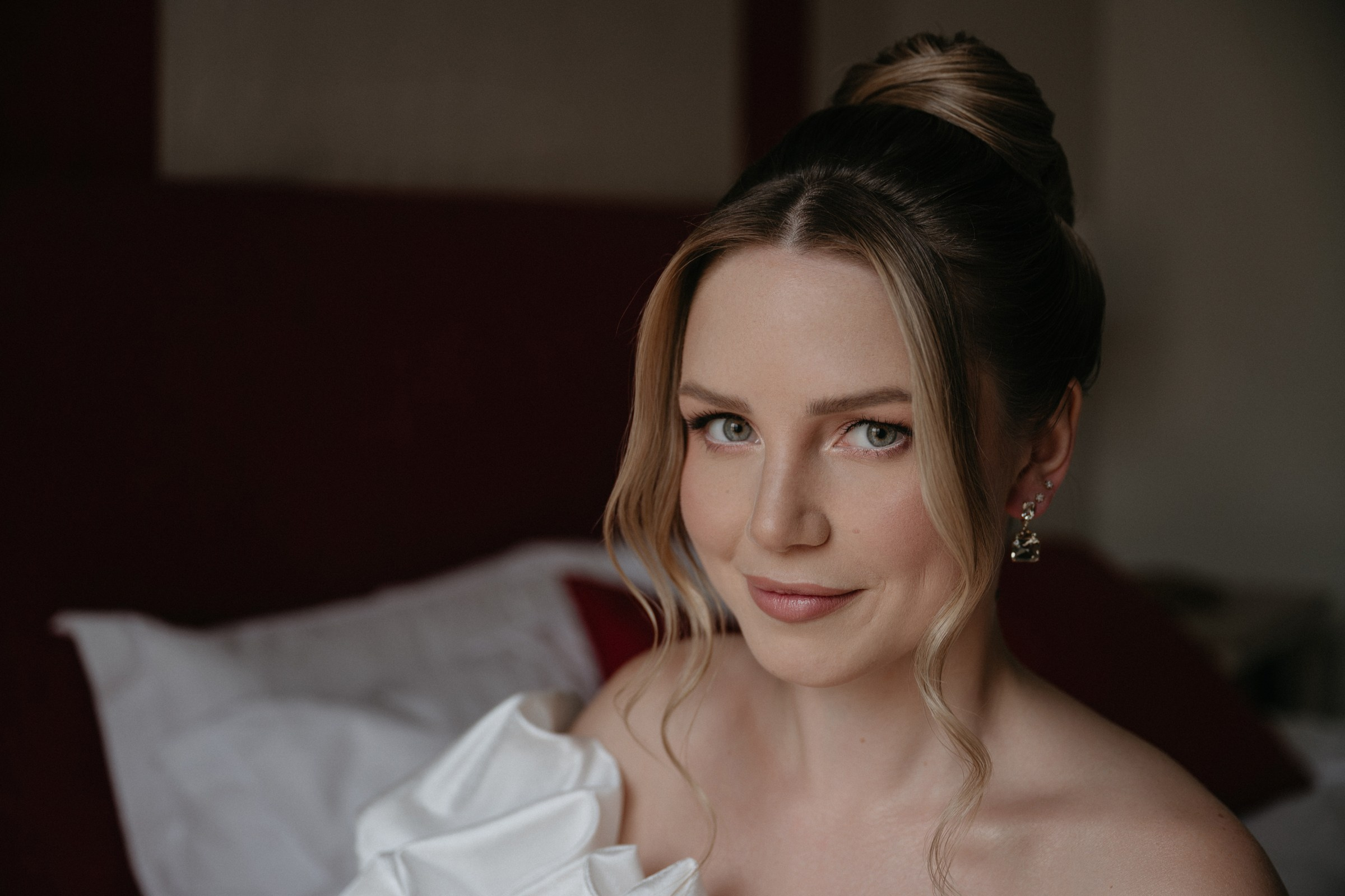 Сборы жениха и невесты в отеле Англетер