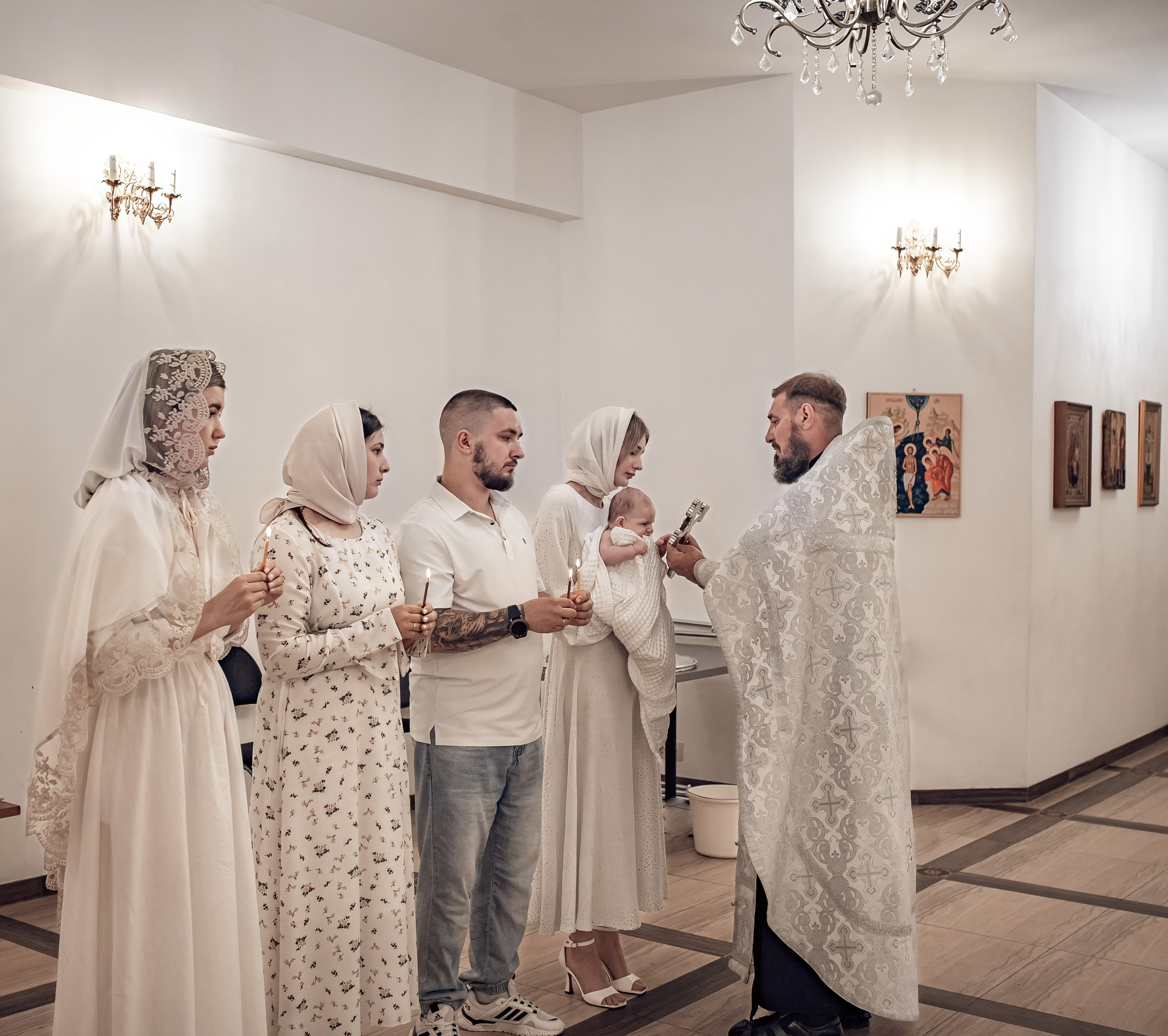 Крещение Василисы в храме исповедников и новомучеников Российских. Фотографы крещения/венчания  Красноярск Татьяна и Вячеслав Переваловы