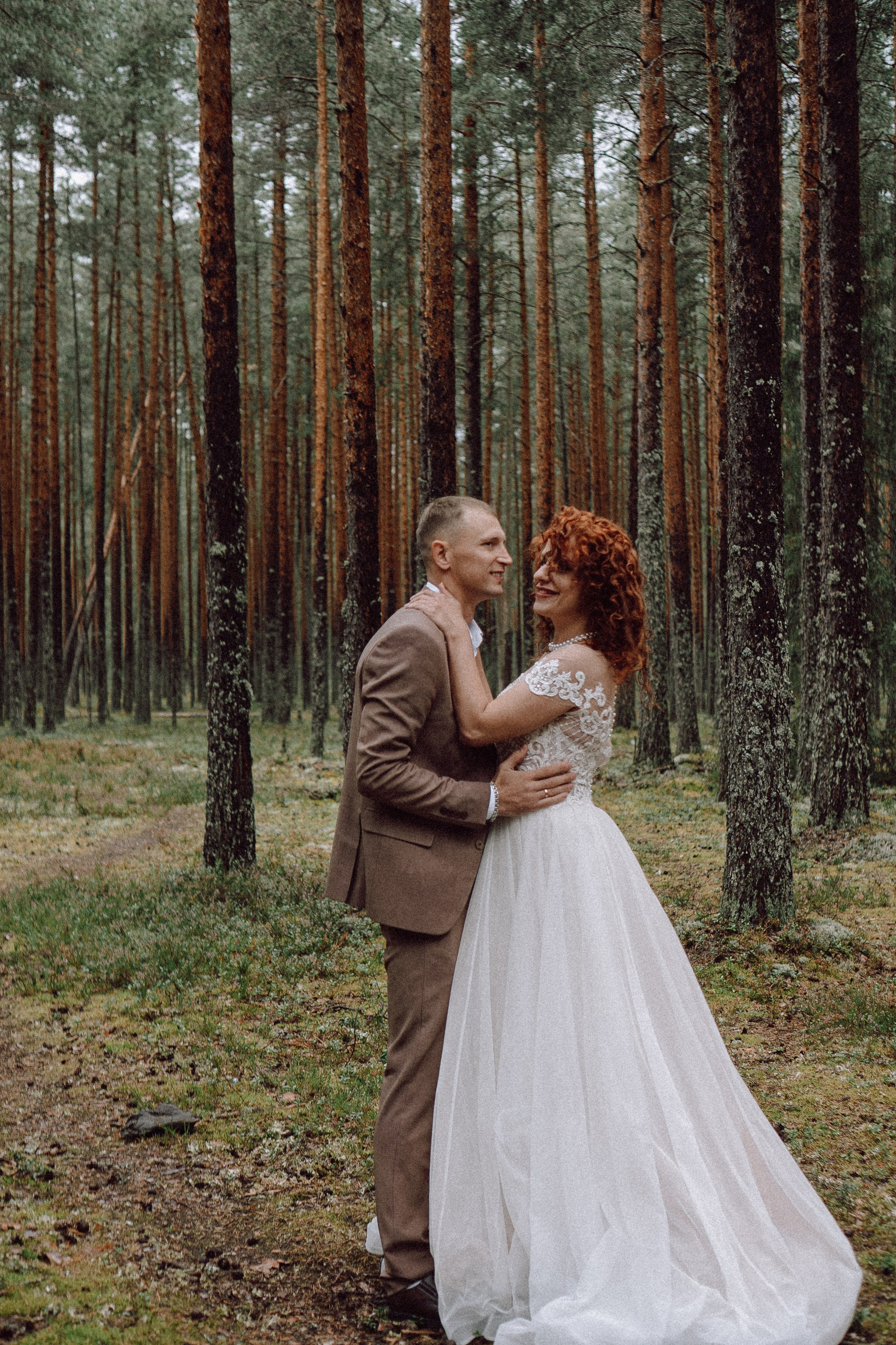 СВАДЕБНАЯ ФОТОСЕССИИЯ ПАРЫ В ГОРОДЕ ПРИОЗЕРСК В СОСНОВОМ ЛЕСУ И С ПИКАПОМ. Профессиональный фотограф, Санкт-Петербург — Виктория Богомолова