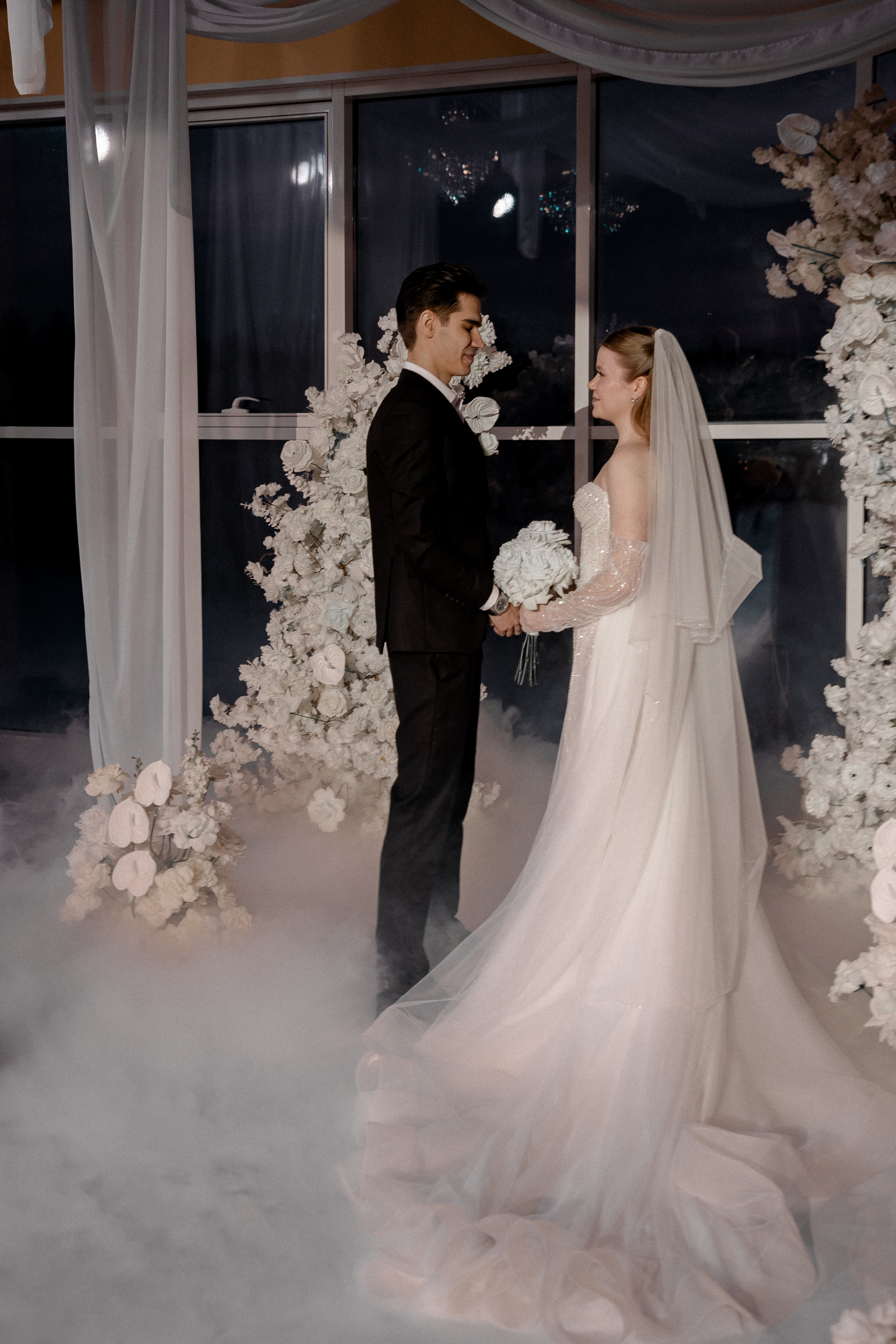 СВАДЕБНАЯ СЬЕМКА СБОРОВ В ОТЕЛЕ И ВЫЕЗД НА ЦЕРЕМОНИЮ (СНЯТО В СИБИРЕ В НИЖНЕВАРТОВСКЕ). Профессиональный фотограф, Санкт-Петербург — Виктория Богомолова