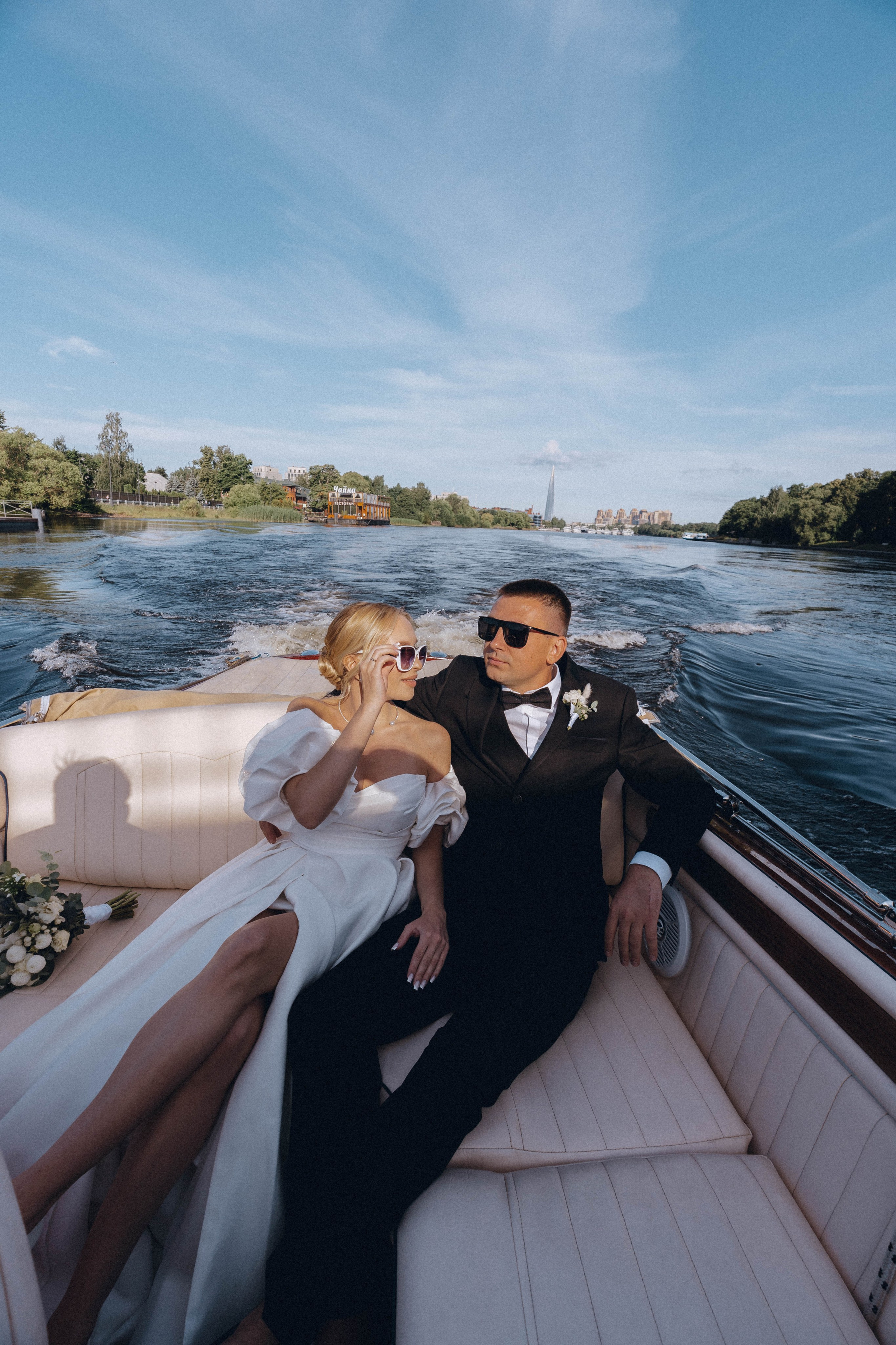 СВАДЕНБНАЯ СЬЕМКА НА КАТЕРЕ ПО КАНАЛАМ САНКТ-ПЕТЕРБУРГА И В АКВАТОРИИ НЕВЫ. Профессиональный фотограф, Санкт-Петербург — Виктория Богомолова