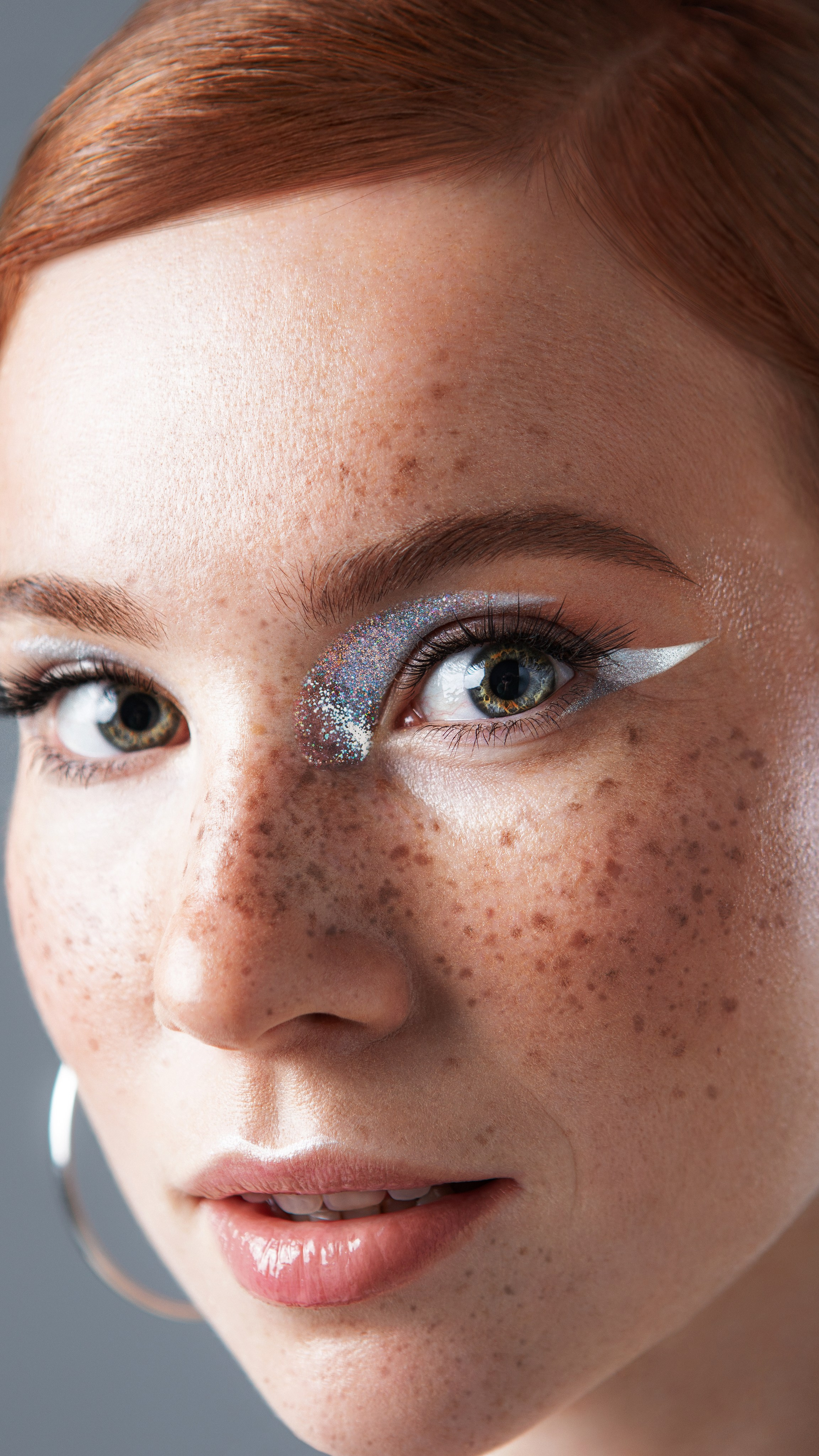 Профессиональная ретушь в короткие сроки. Бьюти- и портретный фотограф в Москве Полли Максимова. Создаю съёмки и делаю ретушь для брендов косметики и рекламы