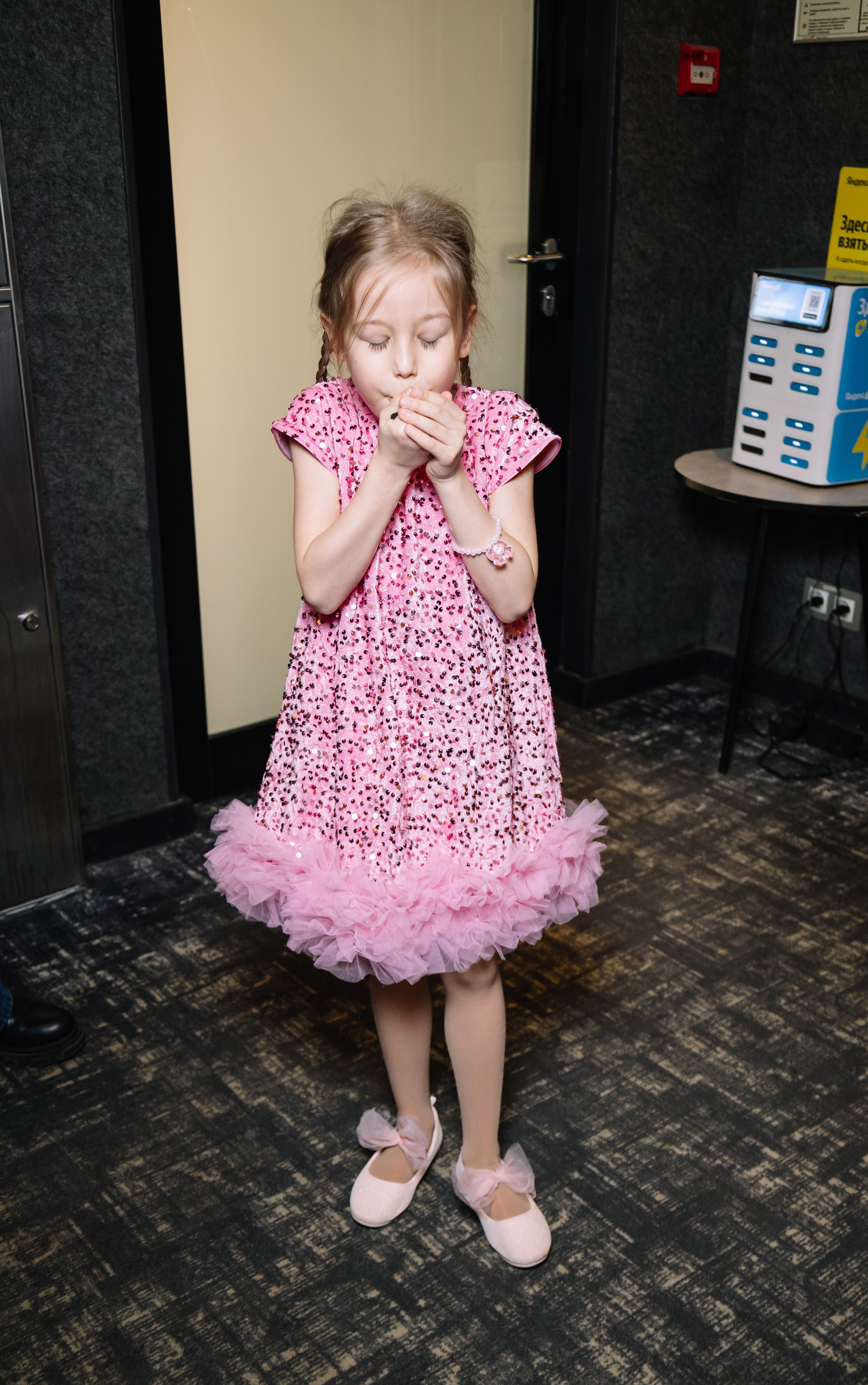 Москва. Фокусник Константин Загузин. 22.03.26. Валерия, репортажный фотограф в г. Москва и г. Владикавказ