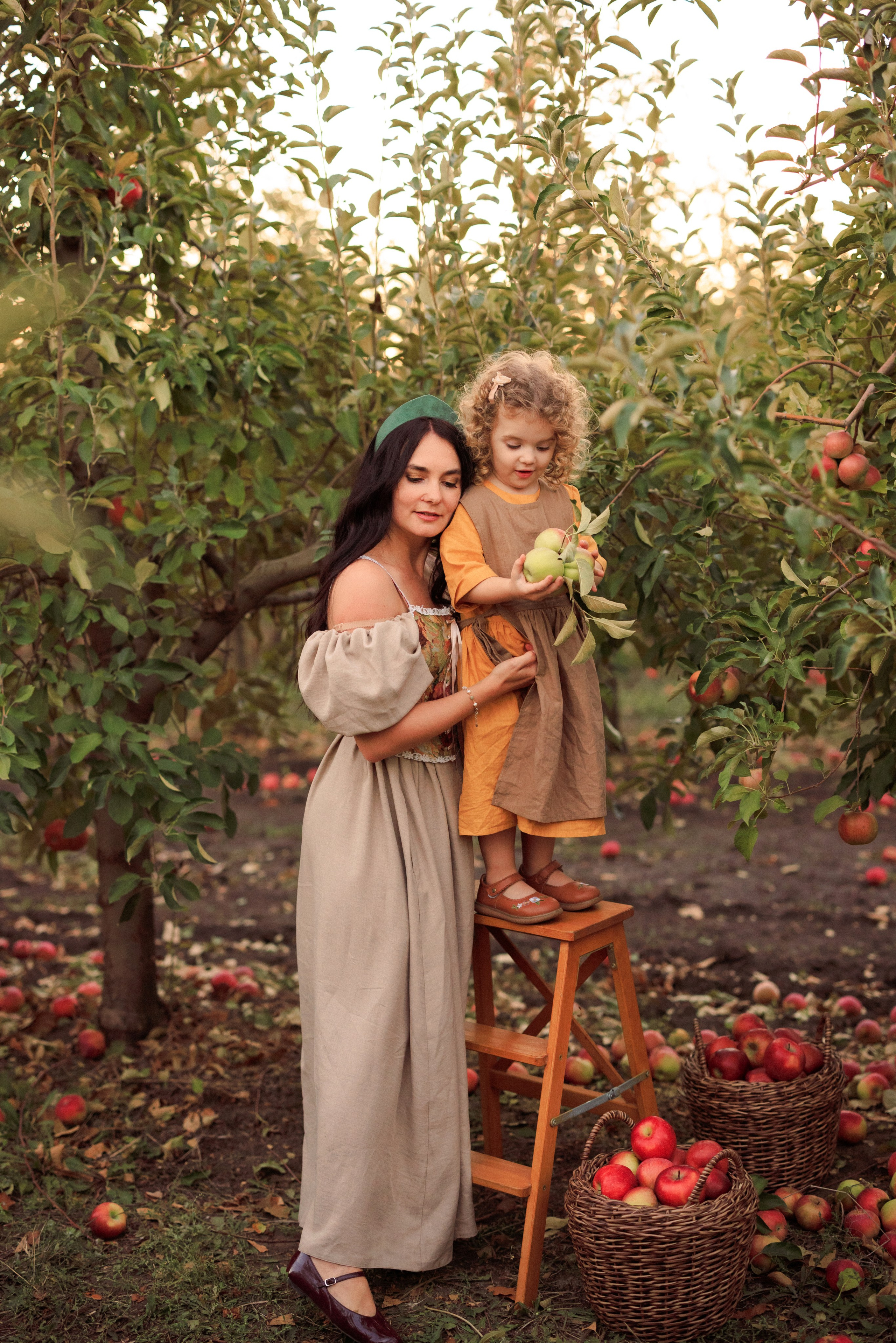 Семейная фотосессия в Яблоневом саду. Семейный и детский фотограф в Краснодаре Анна Трашкова
