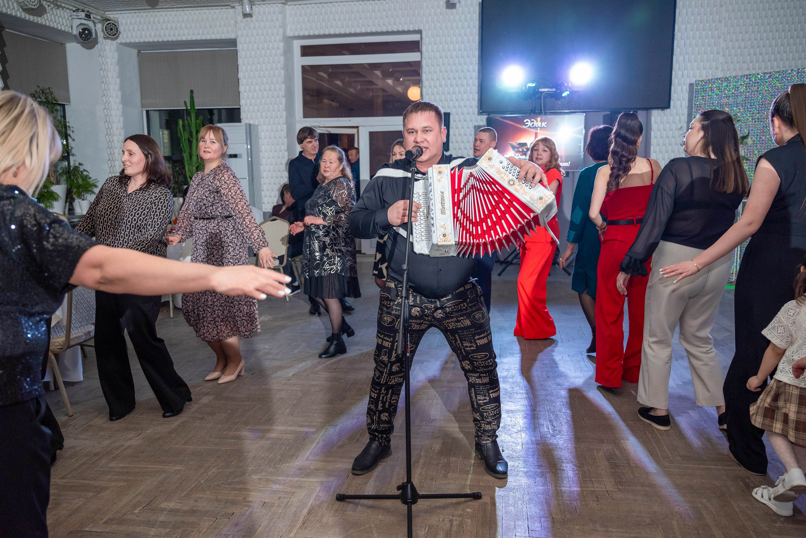 05.04.2025 Владислав. Меня зовут Михайлов Сергей, занимаюсь фото и видео г. Чебоксарах