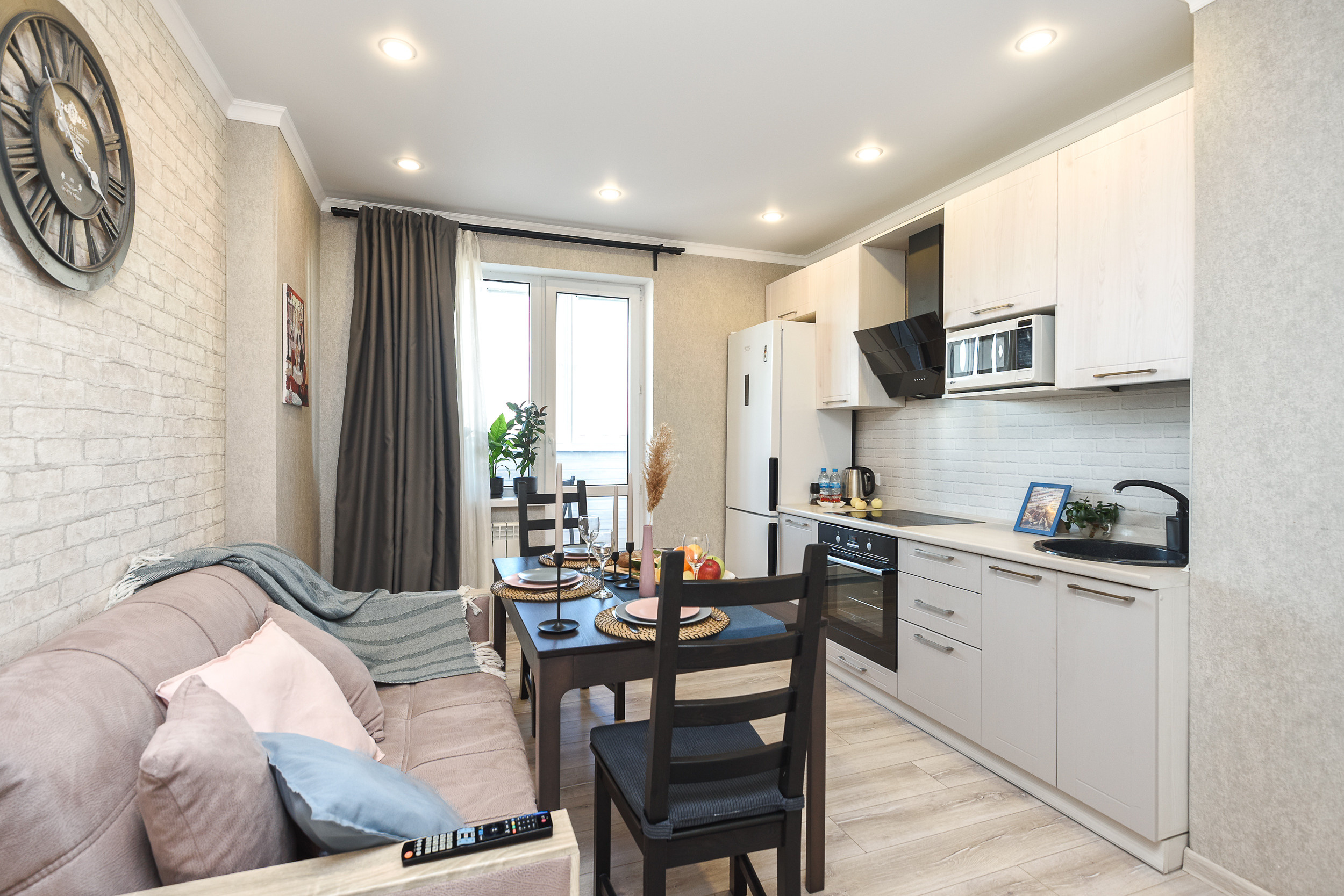 Типовая художественная съемка интерьера квартиры для суточной аренды. Интерьерный фотограф. Фото- видеосъемка недвижимости Санкт-Петербург