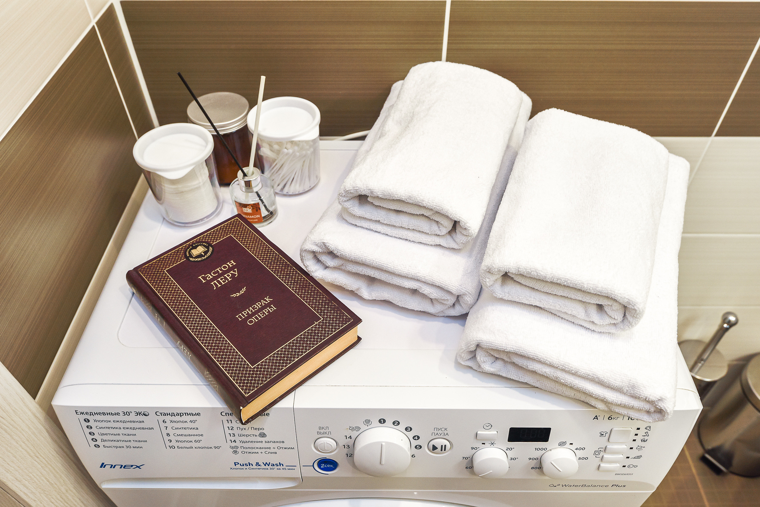 Типовая художественная съемка интерьера квартиры для суточной аренды. Интерьерный фотограф. Фото- видеосъемка недвижимости Санкт-Петербург