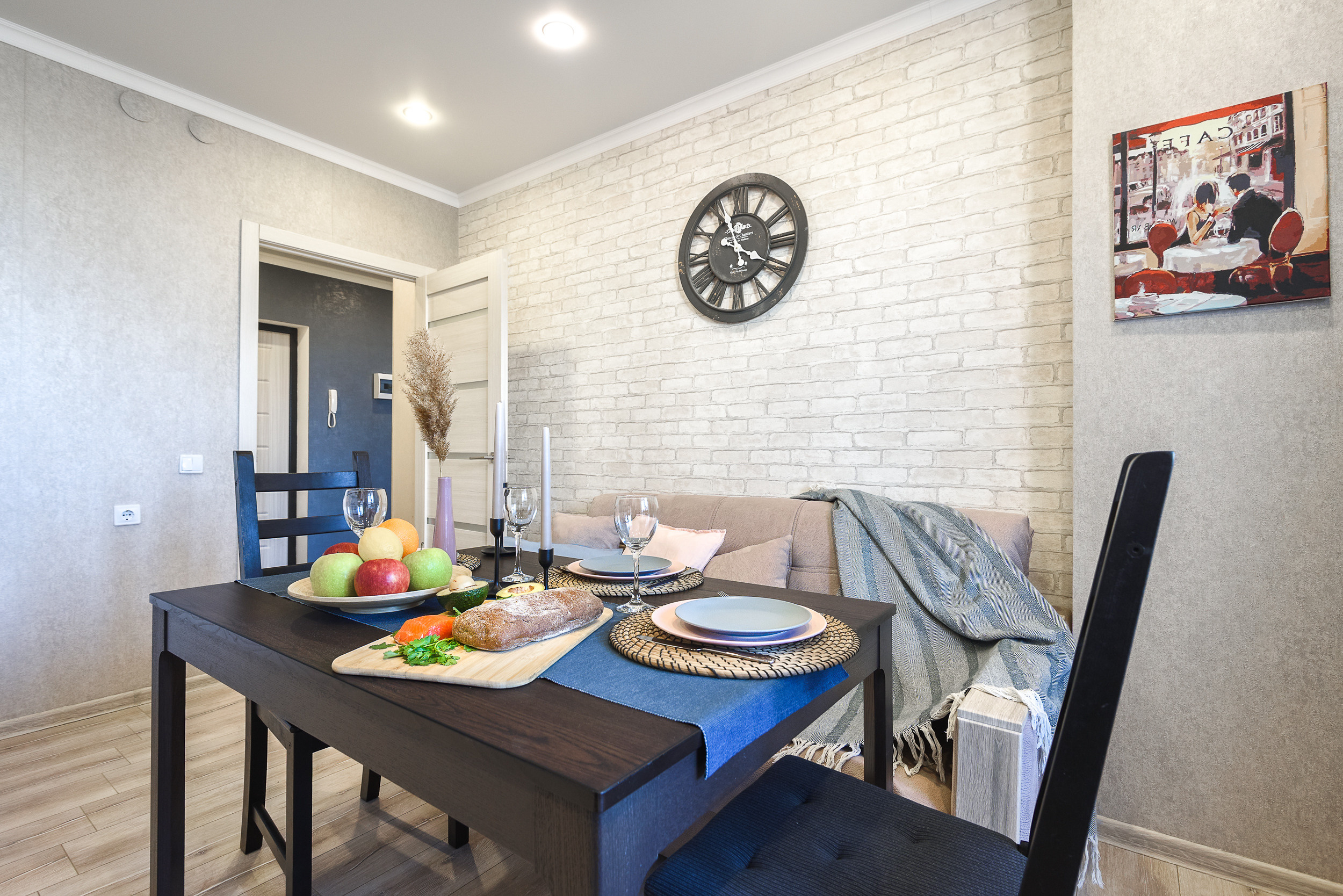 Типовая художественная съемка интерьера квартиры для суточной аренды. Интерьерный фотограф. Фото- видеосъемка недвижимости Санкт-Петербург