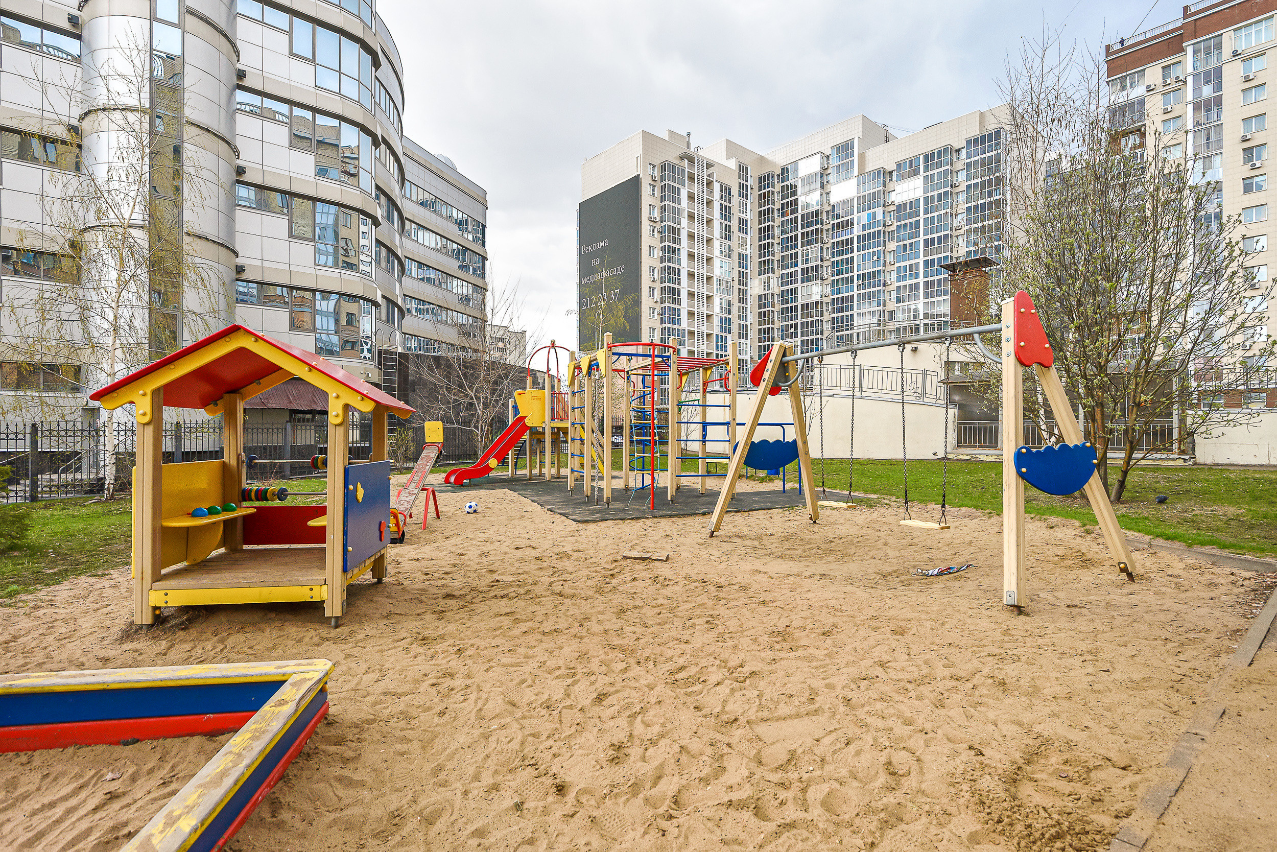 Типовая агентская съемка квартиры на продажу с фото прилегающей территории. Интерьерный фотограф. Фото- видеосъемка недвижимости Санкт-Петербург