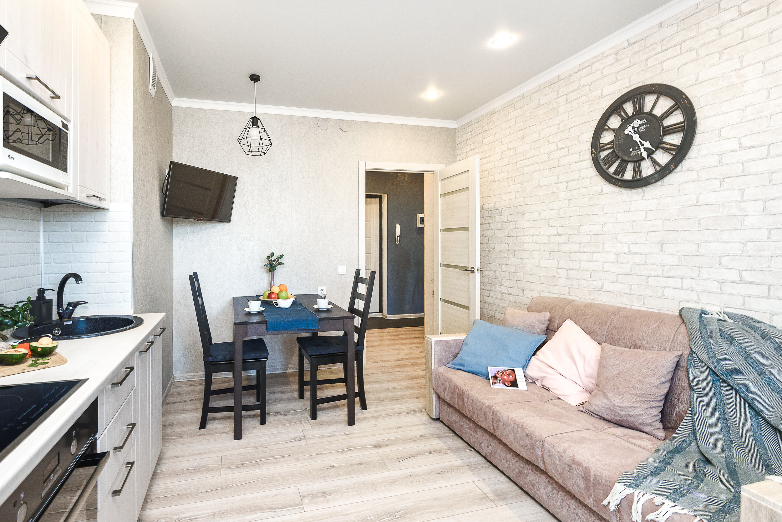 Типовая художественная съемка интерьера квартиры для суточной аренды. Интерьерный фотограф. Фото- видеосъемка недвижимости Санкт-Петербург