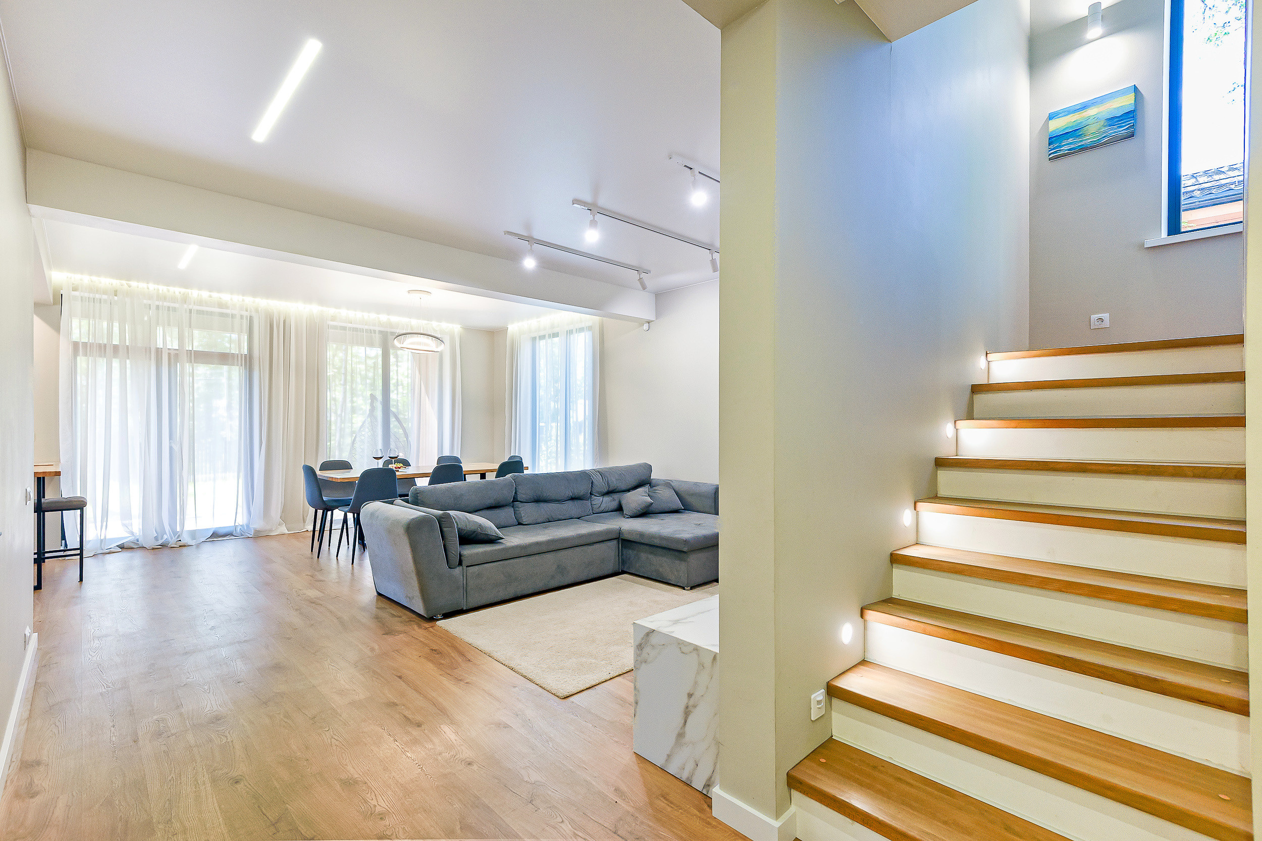 Дом на продажу в элитном поселке в Ленинградской области. Интерьерный фотограф. Фото- видеосъемка недвижимости Санкт-Петербург