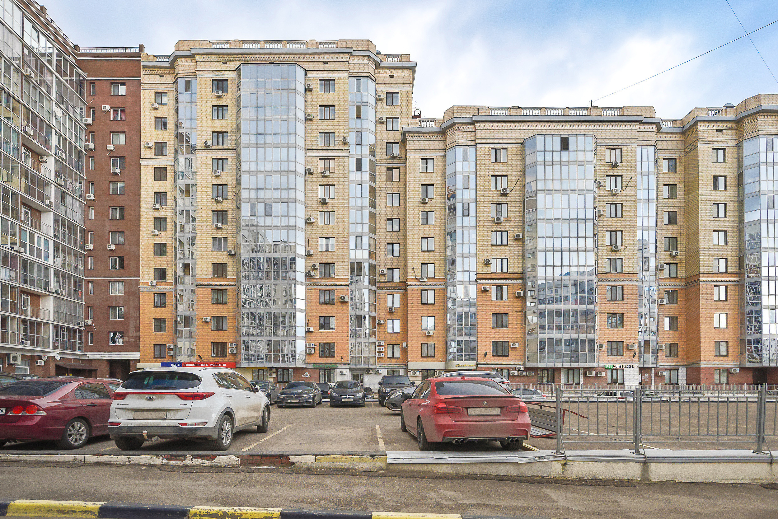 Типовая агентская съемка квартиры на продажу с фото прилегающей территории. Интерьерный фотограф. Фото- видеосъемка недвижимости Санкт-Петербург