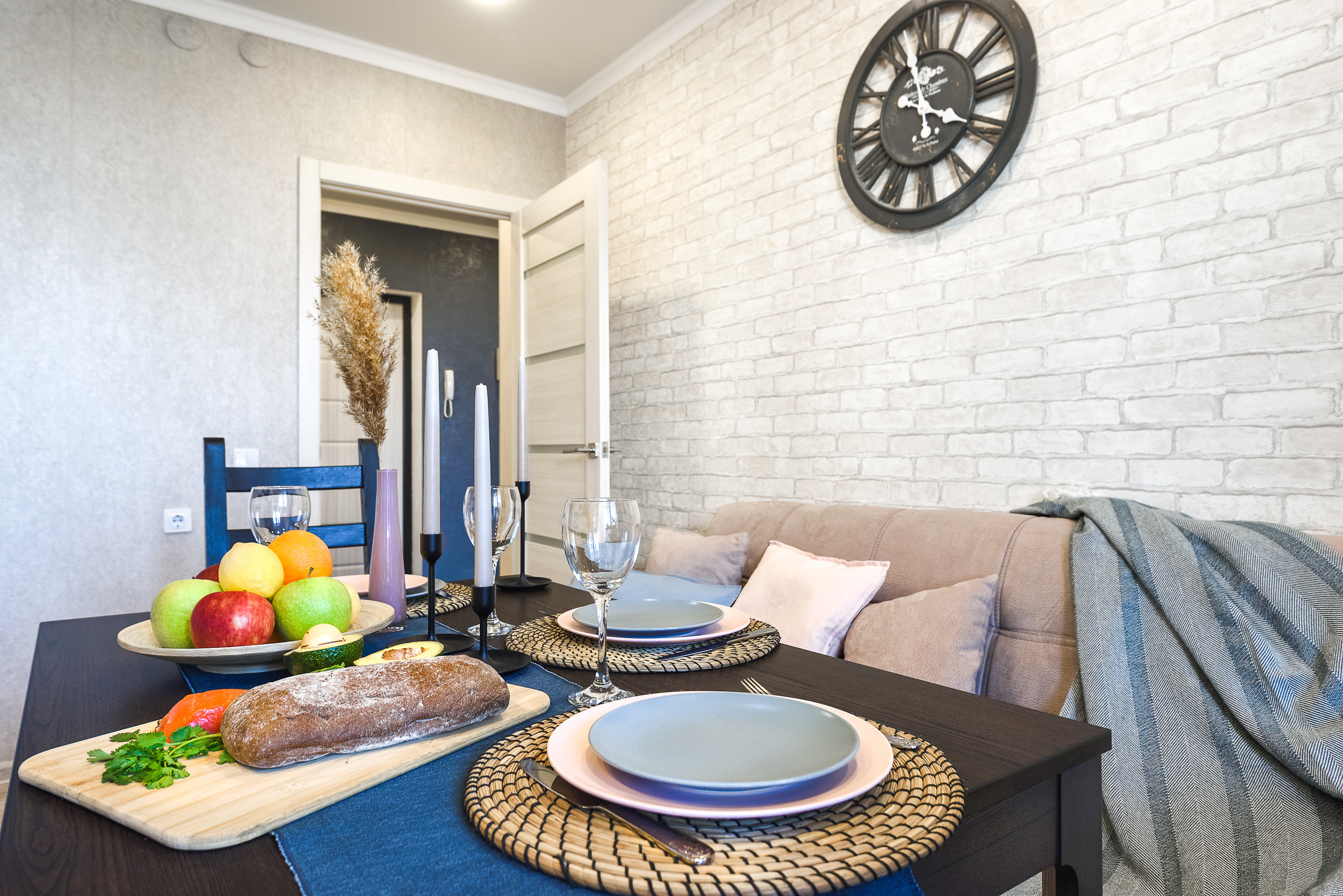 Типовая художественная съемка интерьера квартиры для суточной аренды. Интерьерный фотограф. Фото- видеосъемка недвижимости Санкт-Петербург