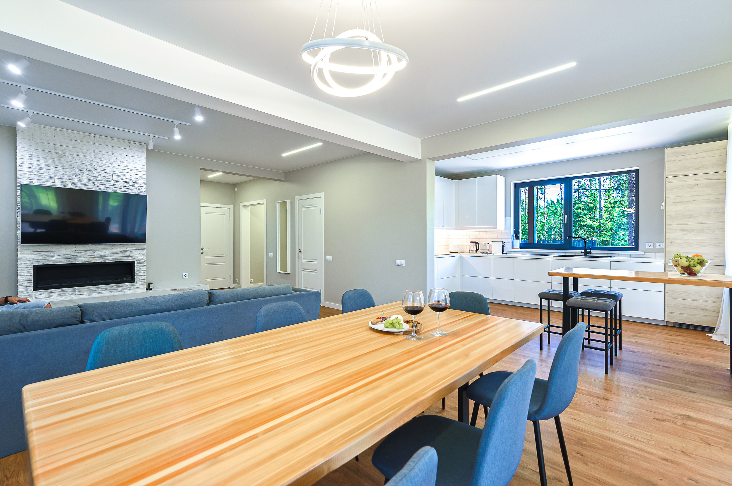 Дом на продажу в элитном поселке в Ленинградской области. Интерьерный фотограф. Фото- видеосъемка недвижимости Санкт-Петербург