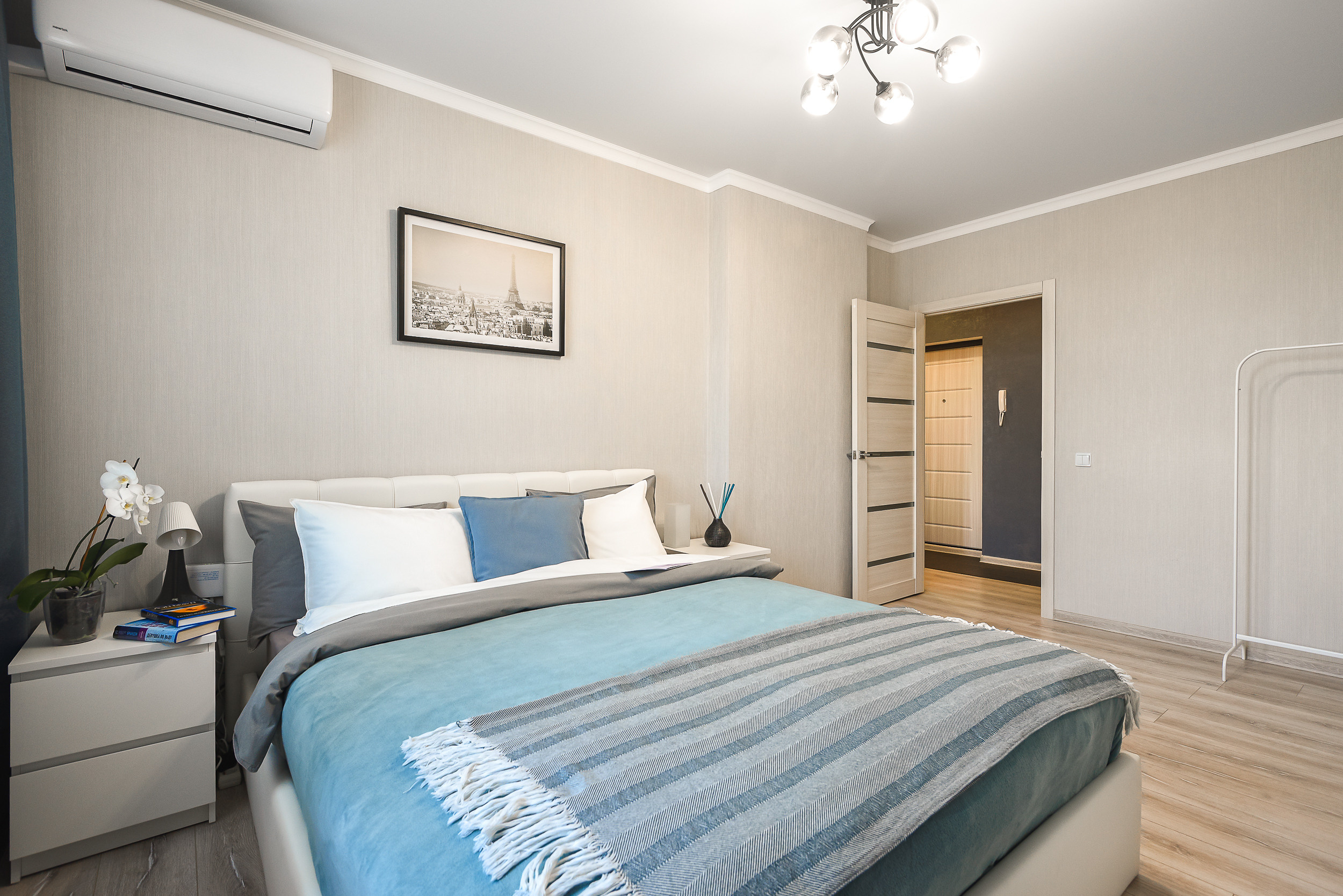 Типовая художественная съемка интерьера квартиры для суточной аренды. Интерьерный фотограф. Фото- видеосъемка недвижимости Санкт-Петербург