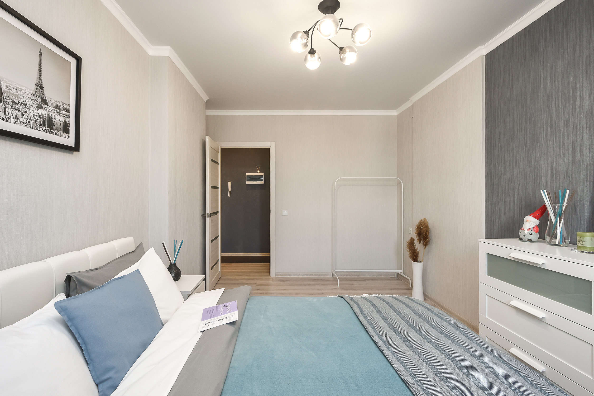 Типовая художественная съемка интерьера квартиры для суточной аренды. Интерьерный фотограф. Фото- видеосъемка недвижимости Санкт-Петербург