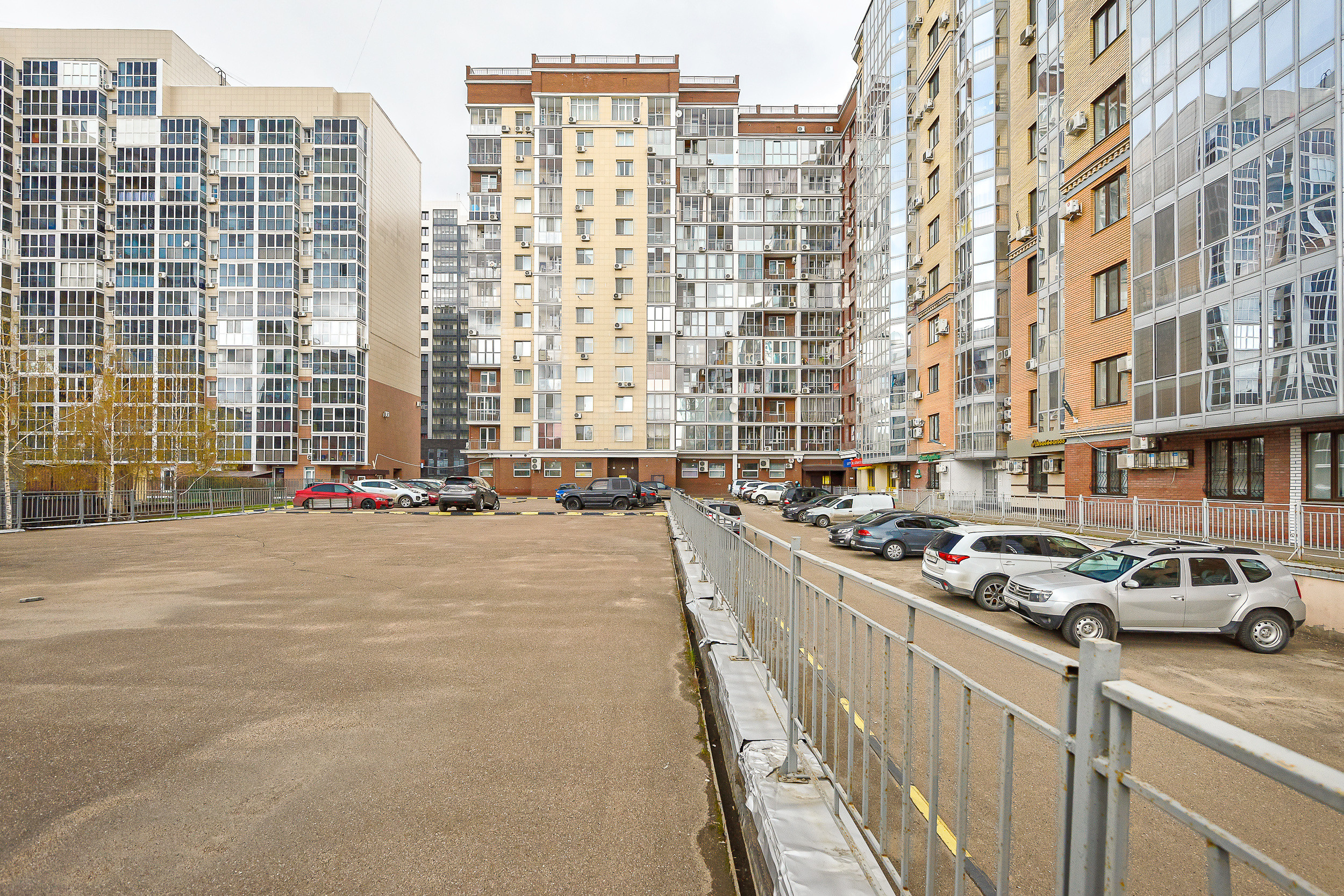 Типовая агентская съемка квартиры на продажу с фото прилегающей территории. Интерьерный фотограф. Фото- видеосъемка недвижимости Санкт-Петербург