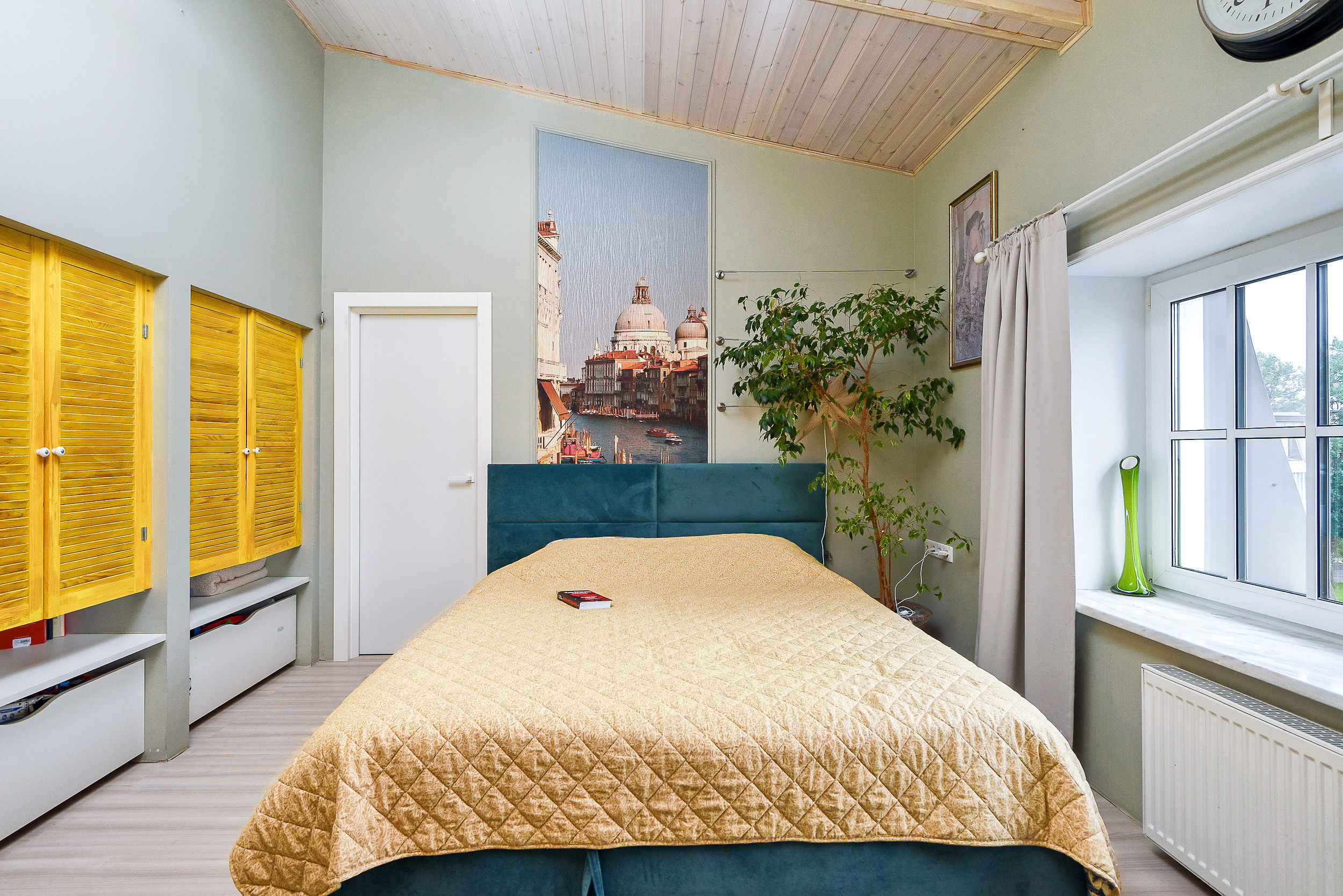 Дизайнерская квартира в Стрельне. Интерьерный фотограф. Фото- видеосъемка недвижимости Санкт-Петербург