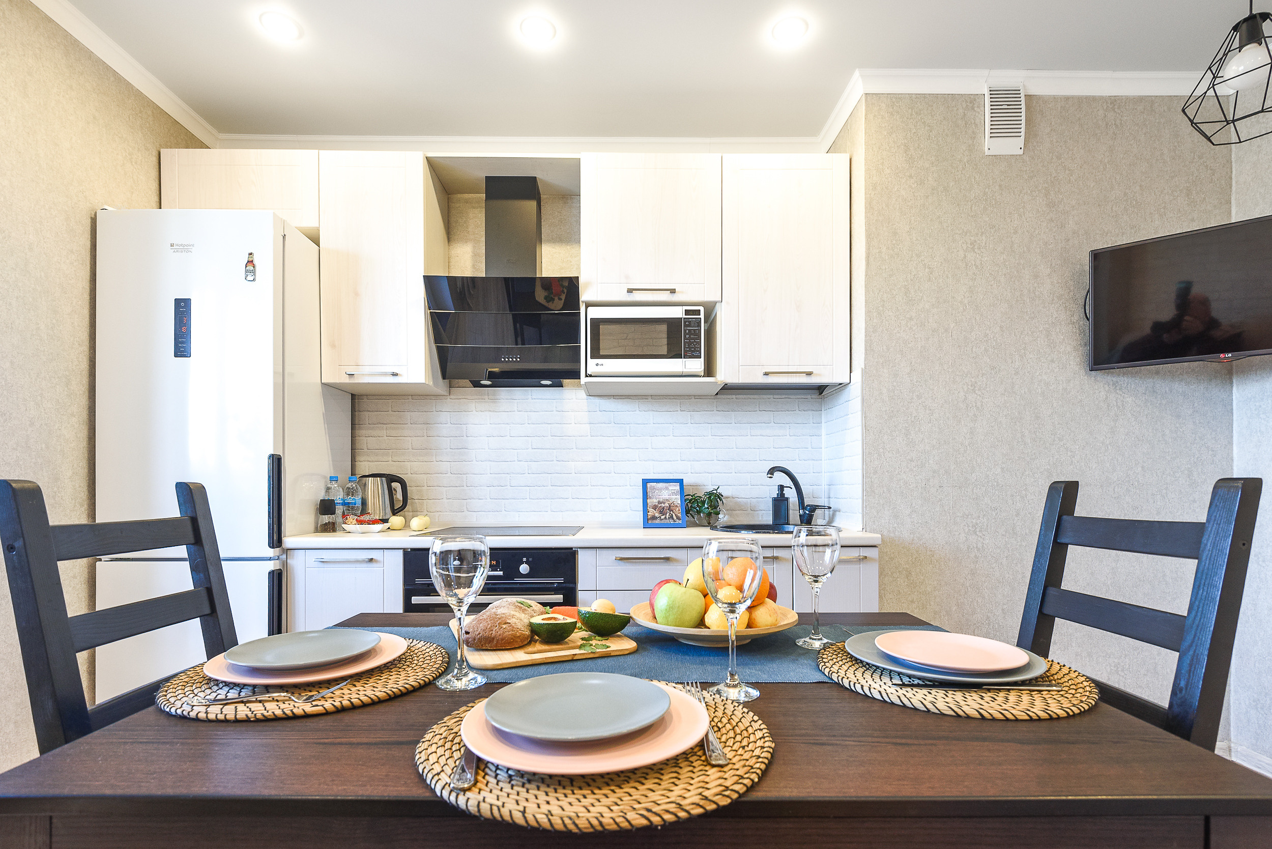 Типовая художественная съемка интерьера квартиры для суточной аренды. Интерьерный фотограф. Фото- видеосъемка недвижимости Санкт-Петербург