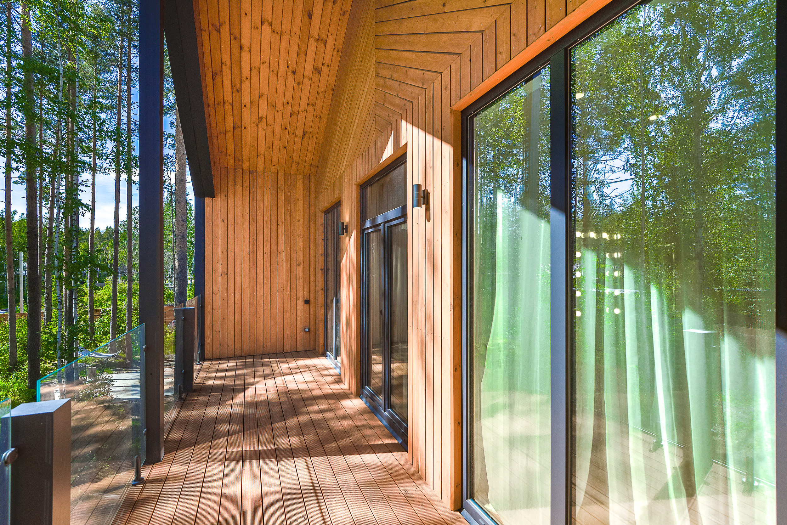 Дом на продажу в элитном поселке в Ленинградской области. Интерьерный фотограф. Фото- видеосъемка недвижимости Санкт-Петербург