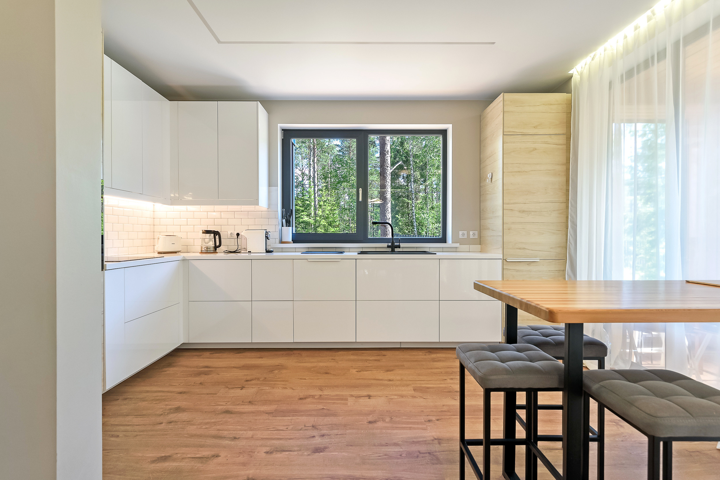 Дом на продажу в элитном поселке в Ленинградской области. Интерьерный фотограф. Фото- видеосъемка недвижимости Санкт-Петербург