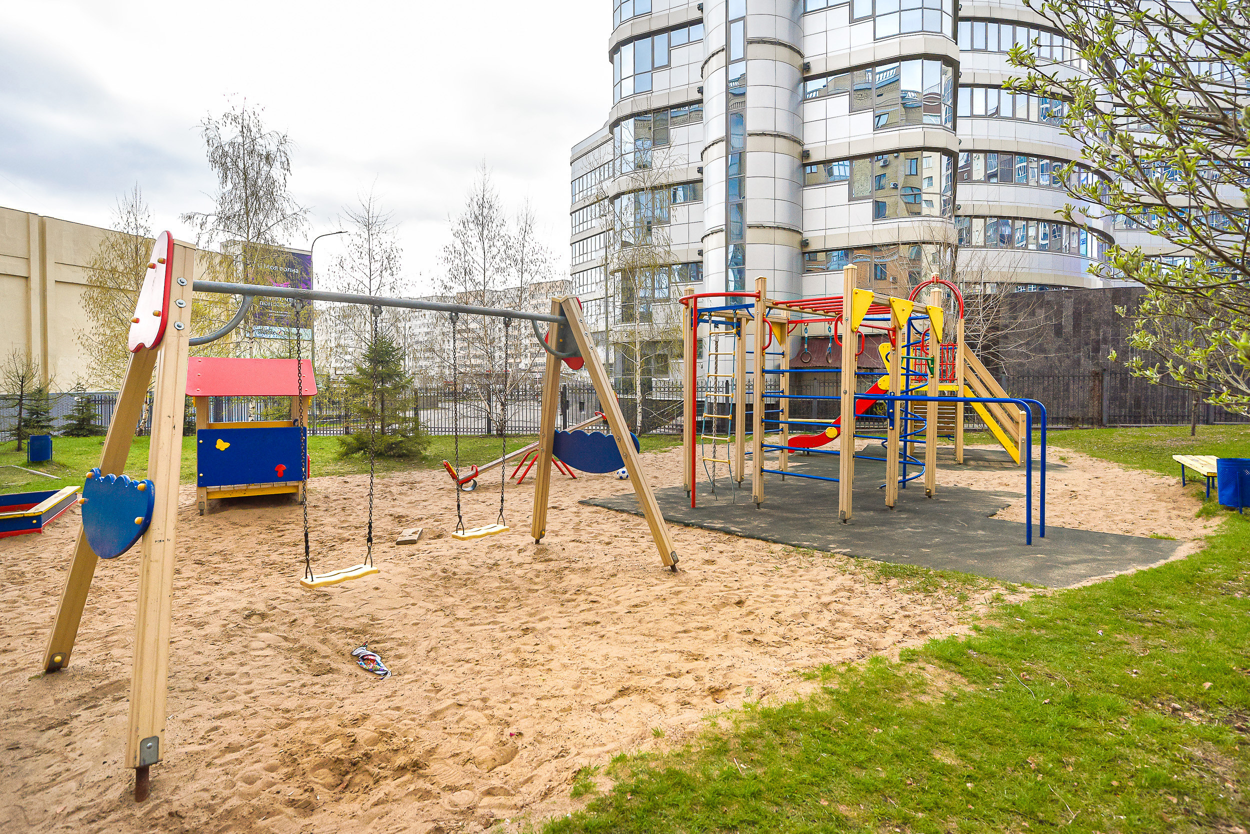 Типовая агентская съемка квартиры на продажу с фото прилегающей территории. Интерьерный фотограф. Фото- видеосъемка недвижимости Санкт-Петербург