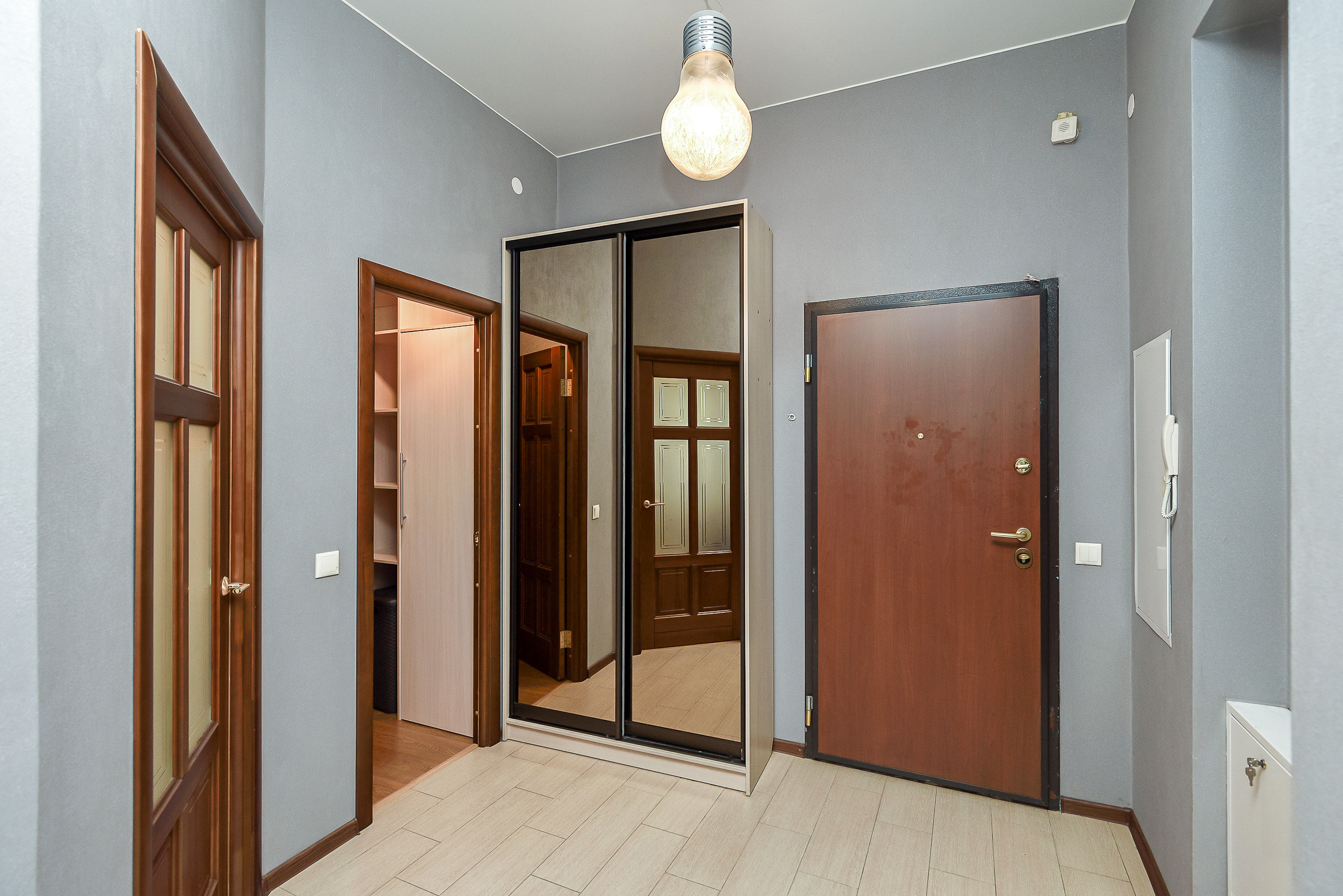 Уютная квартира на продажу в Северной столице. Интерьерный фотограф. Фото- видеосъемка недвижимости Санкт-Петербург