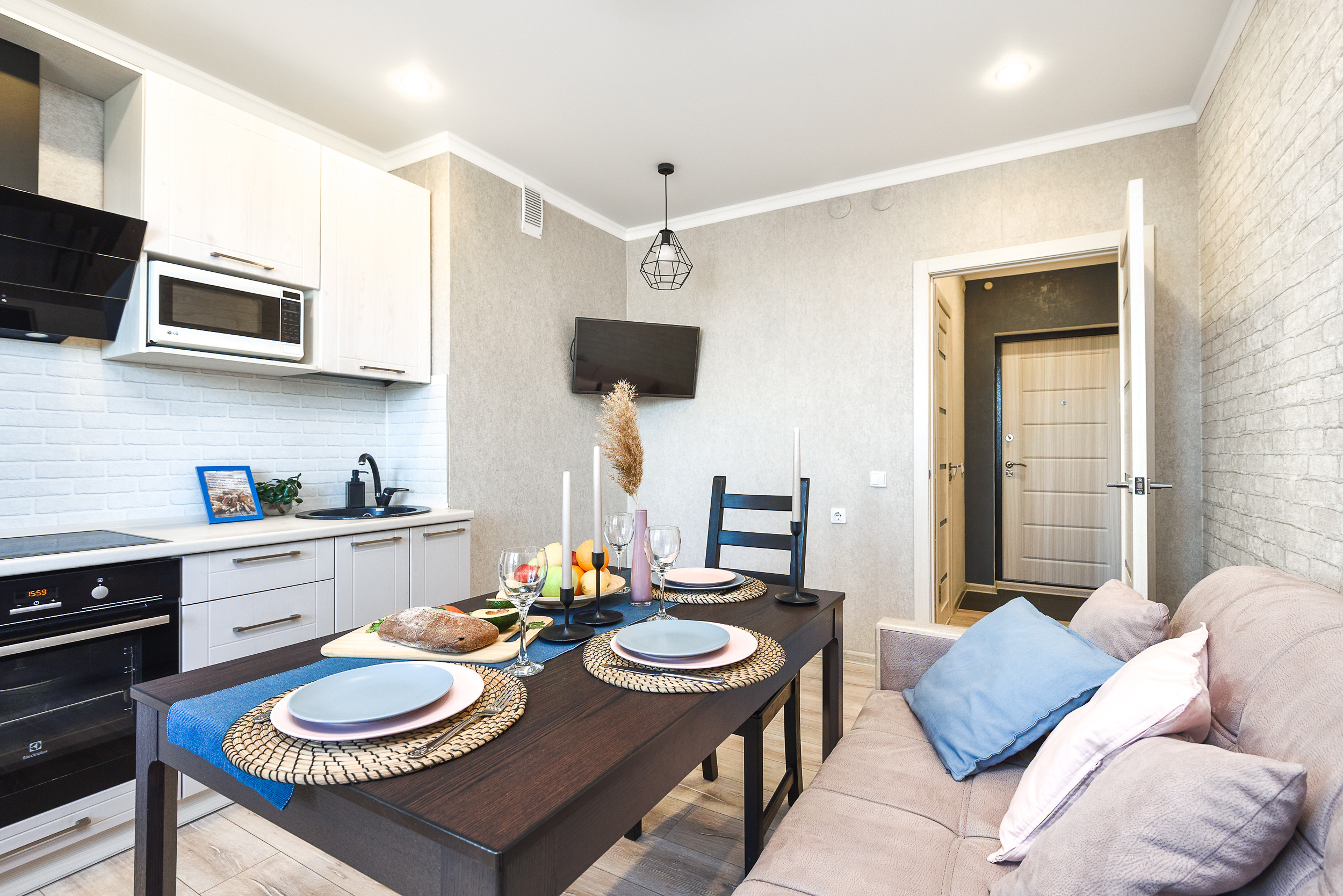 Типовая художественная съемка интерьера квартиры для суточной аренды. Интерьерный фотограф. Фото- видеосъемка недвижимости Санкт-Петербург