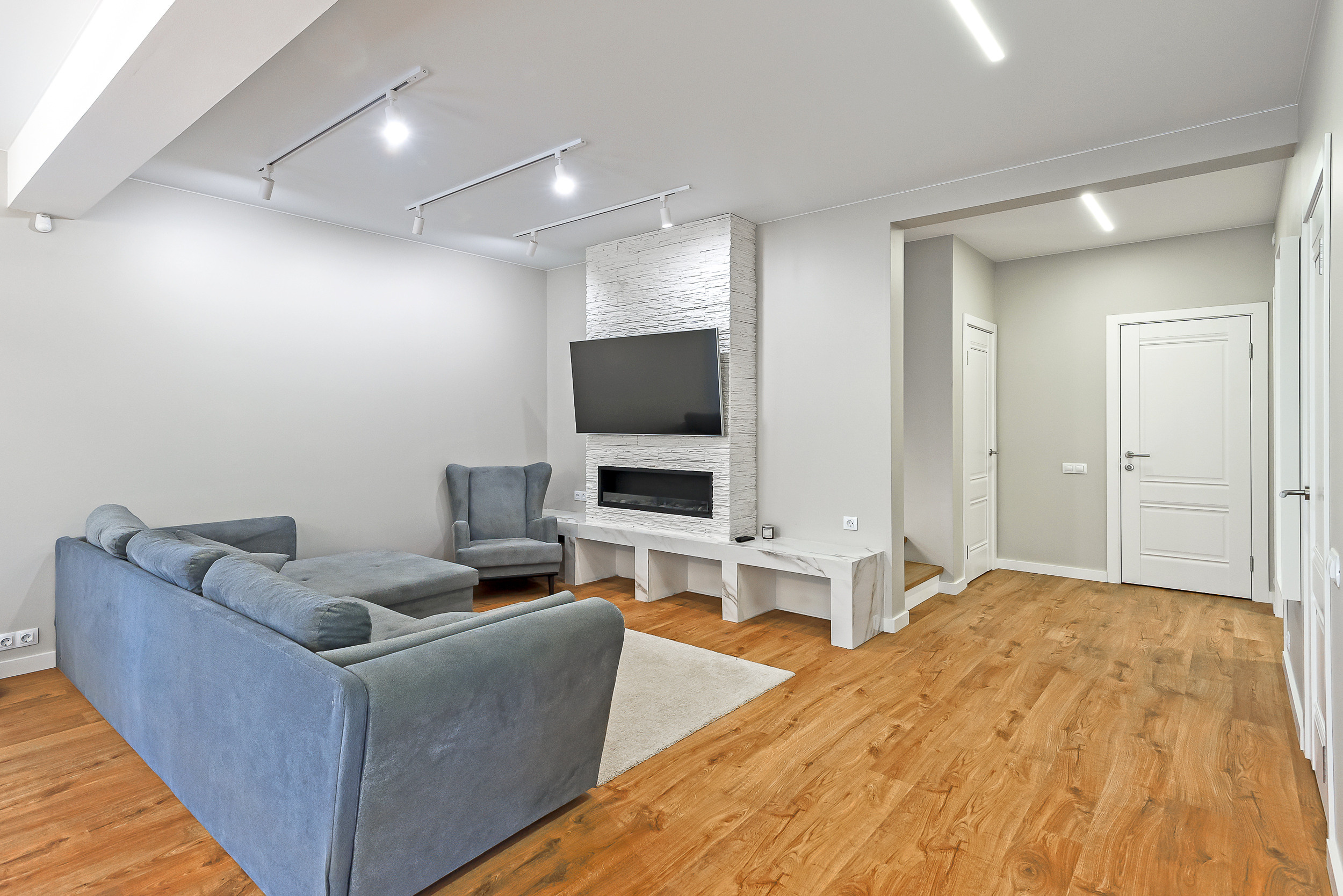 Дом на продажу в элитном поселке в Ленинградской области. Интерьерный фотограф. Фото- видеосъемка недвижимости Санкт-Петербург